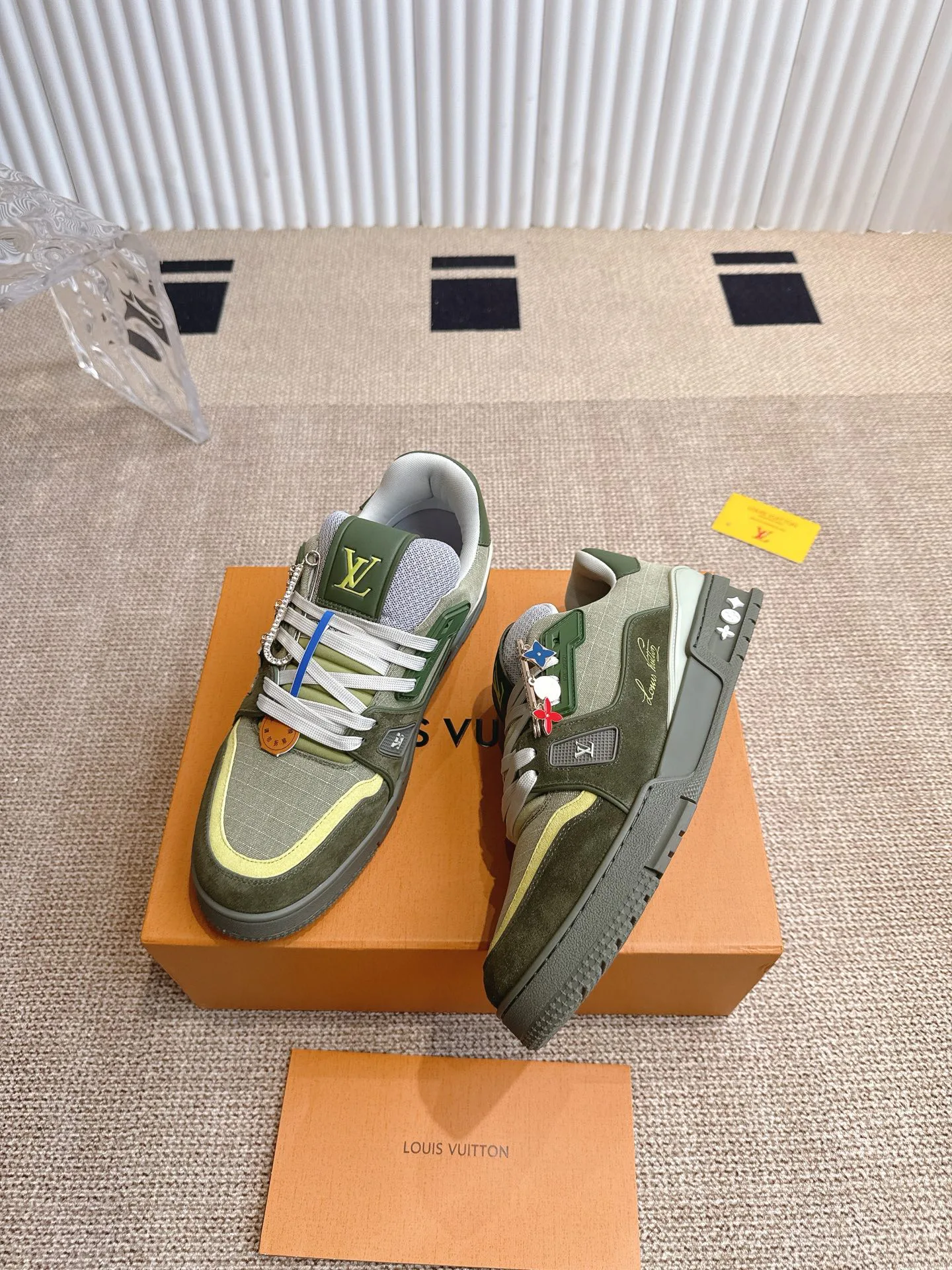 Кроссовки Женские Louis Vuitton 18324762