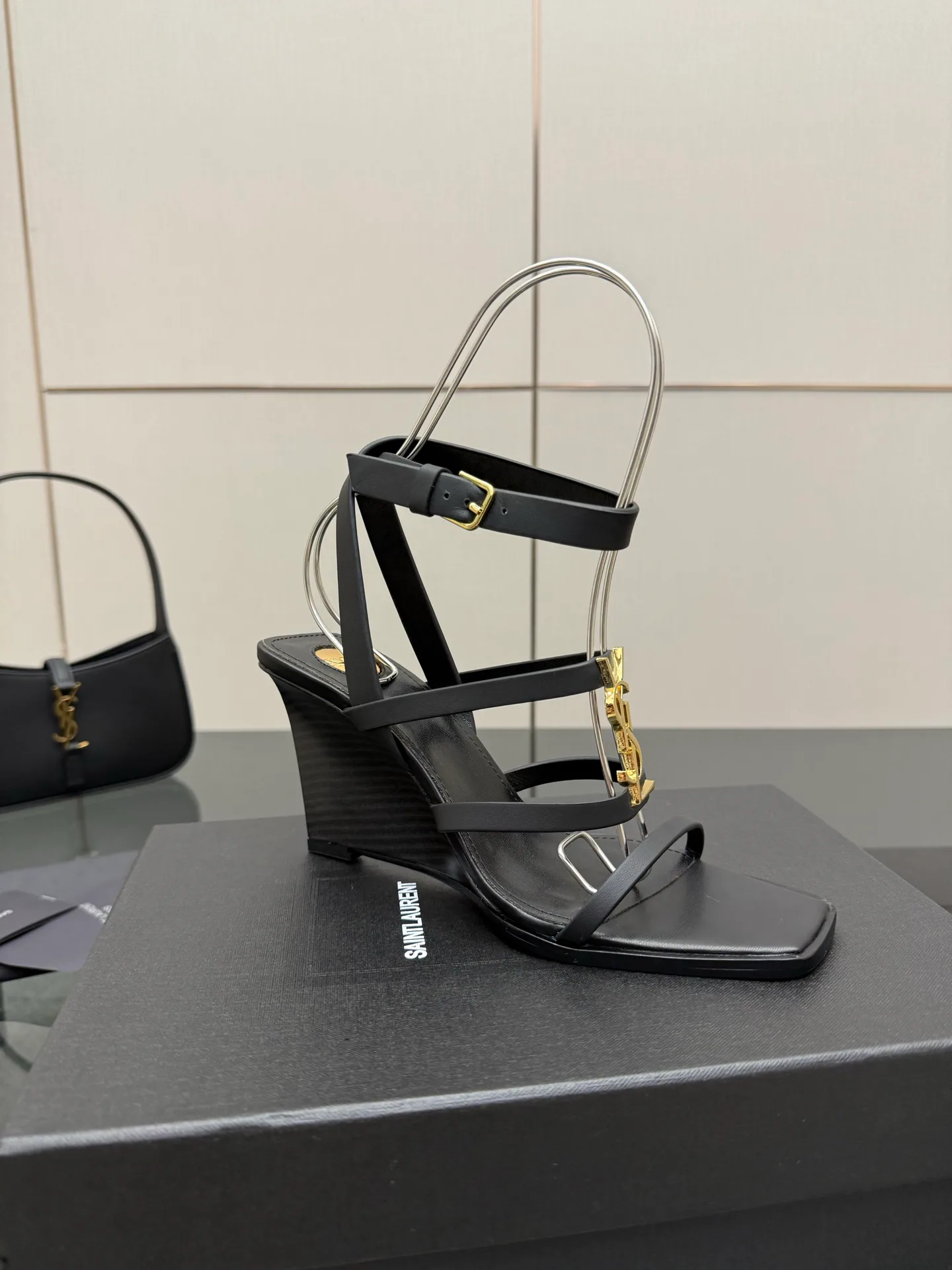 Босоножки Женские Saint Laurent 13164416