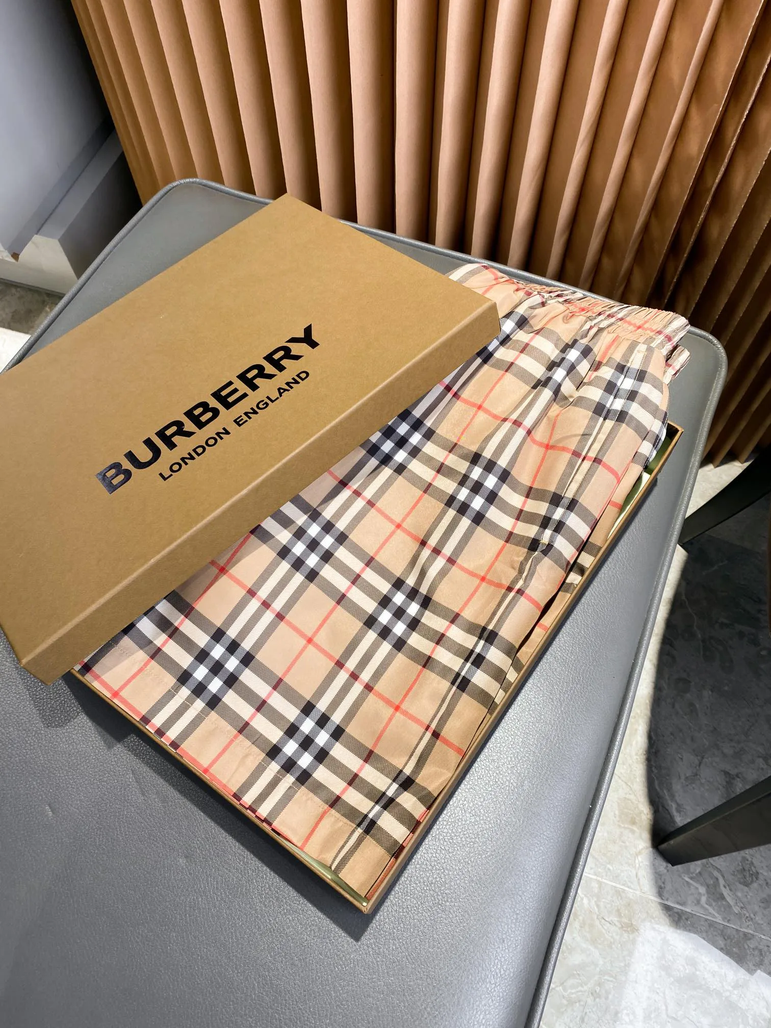 Шорты Мужские Burberry 14183355