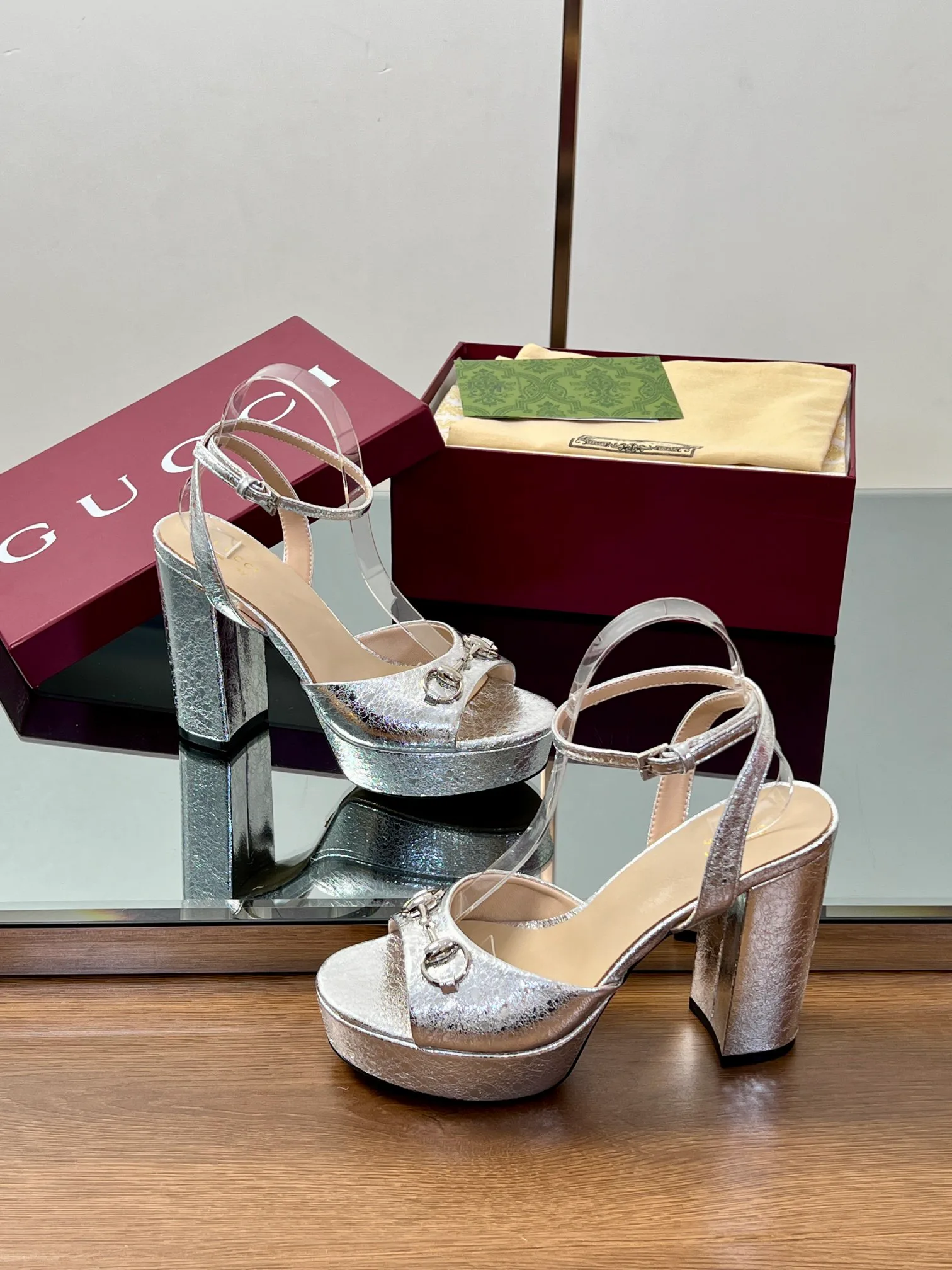 Босоножки Женские Gucci 11616308
