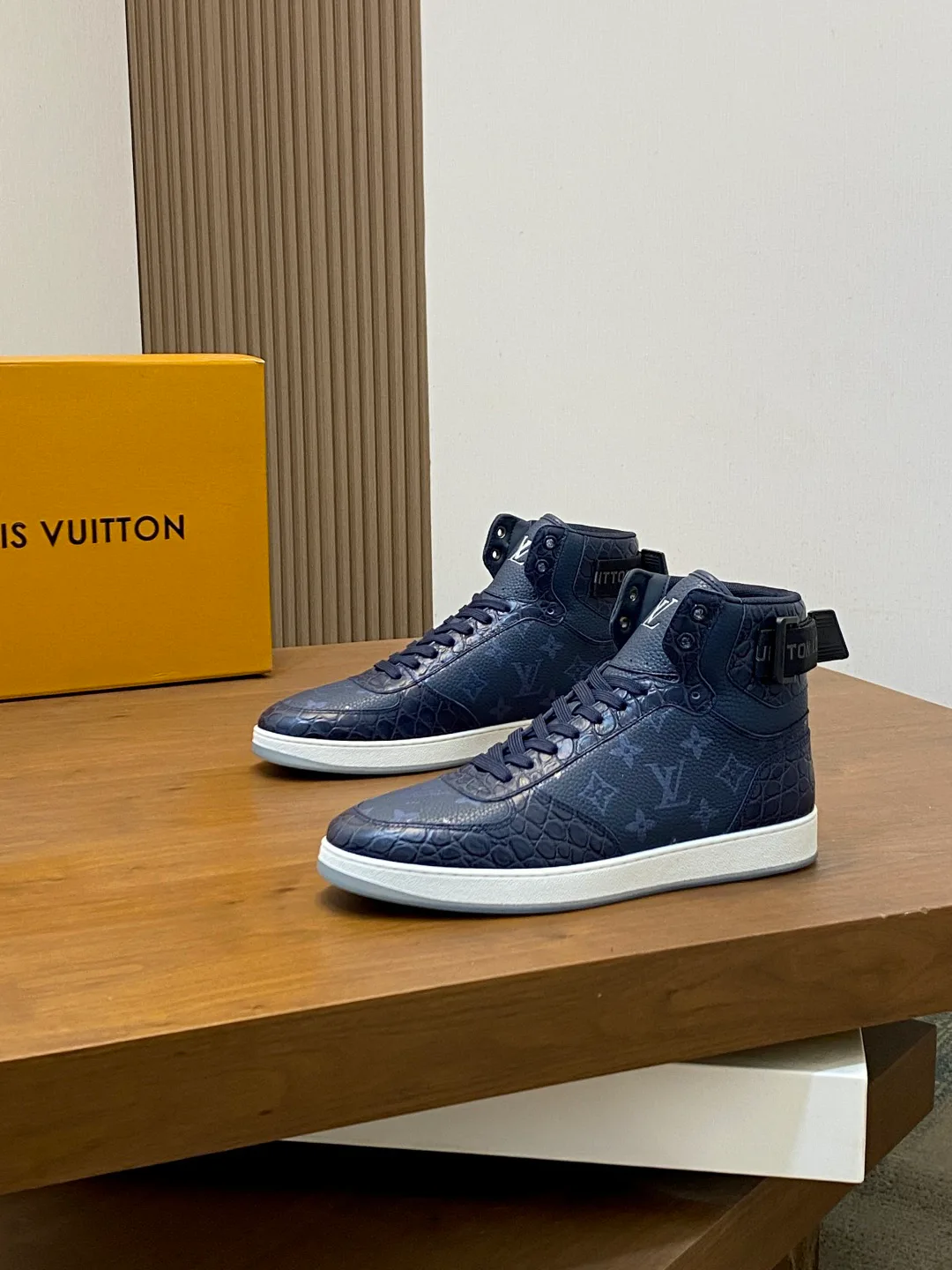 Кроссовки Мужские Louis Vuitton 18265101