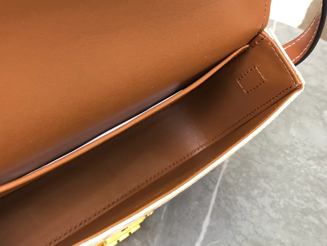 Классические Сумки Женские Celine 18210841