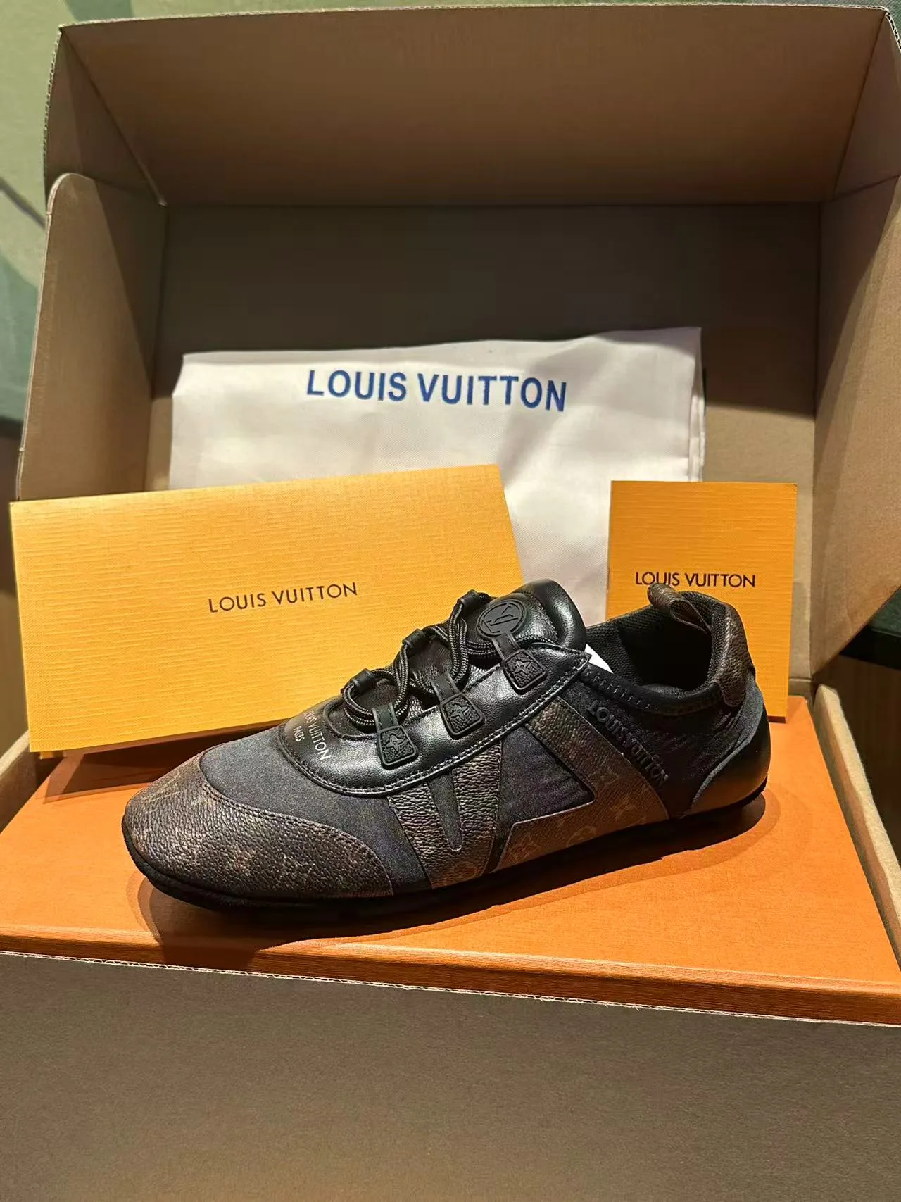Кроссовки Женские Louis Vuitton 11250640
