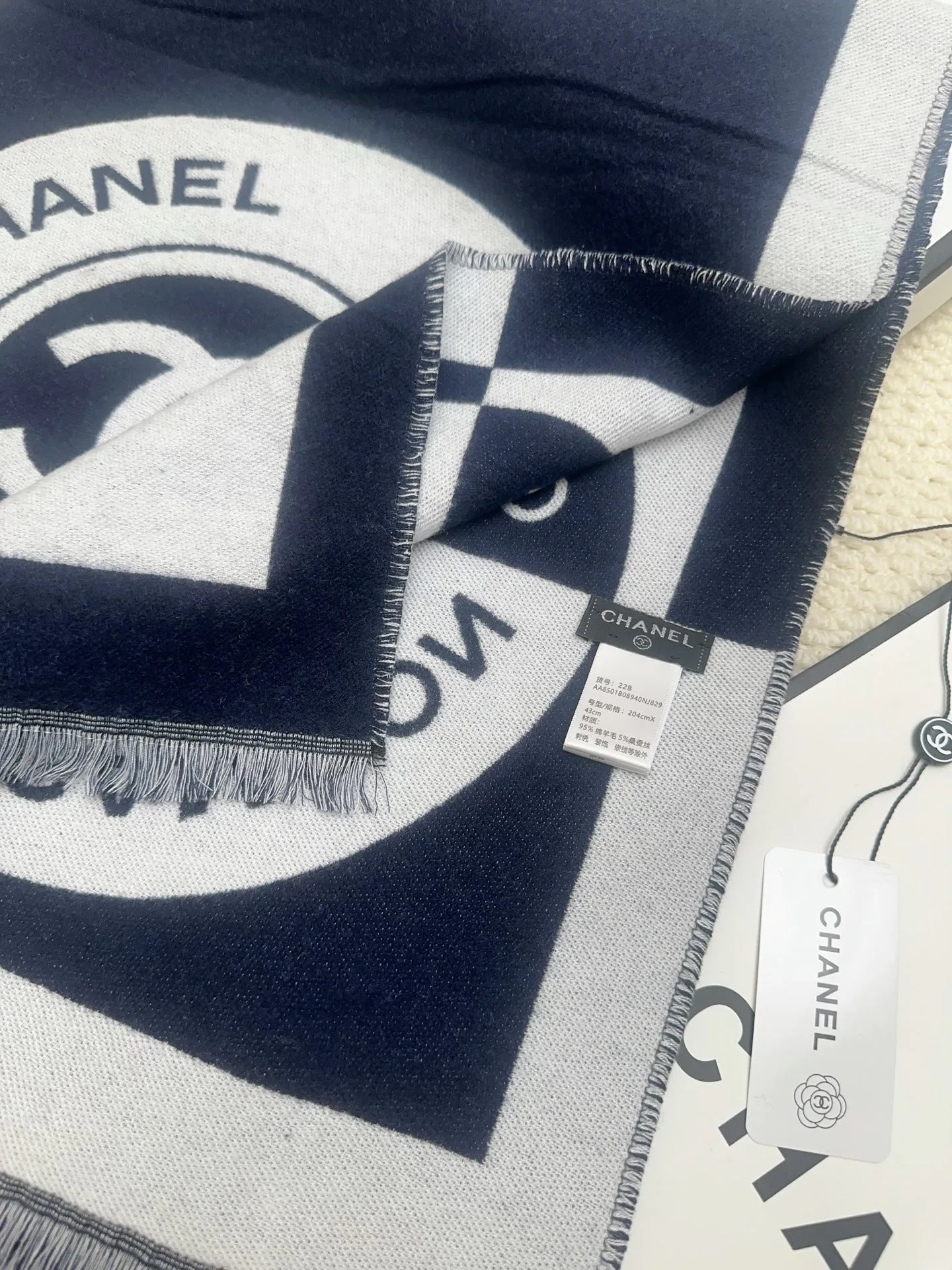 Шарфы Chanel 18627350