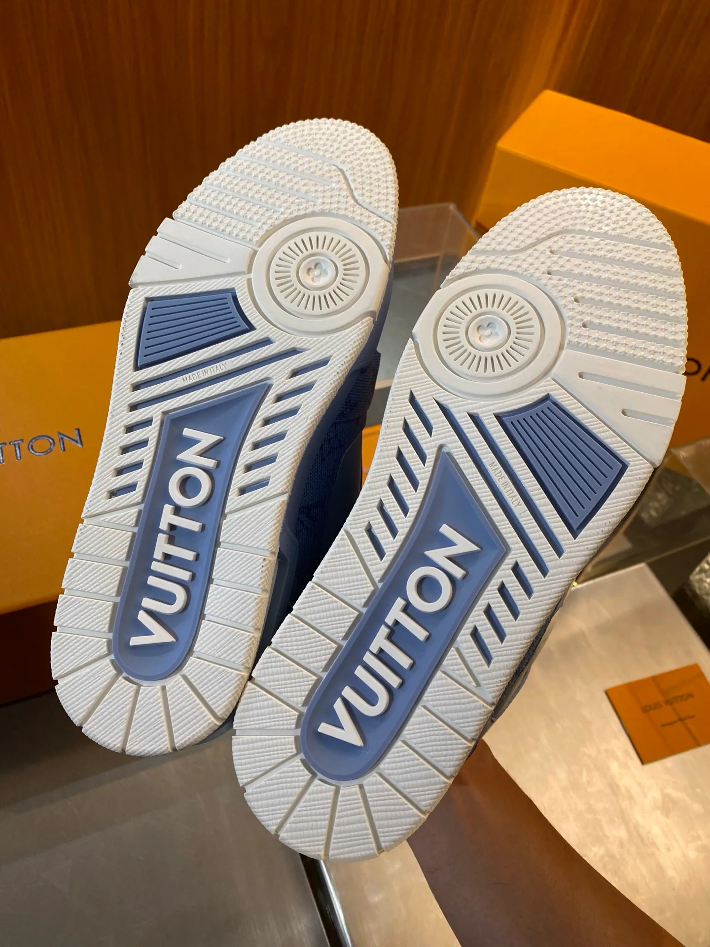 Кроссовки Женские Louis Vuitton 1276800