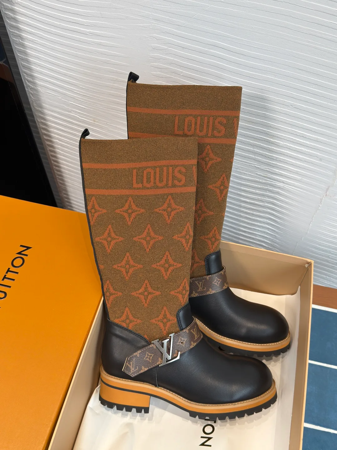 Сапоги Женские Louis Vuitton 18252050