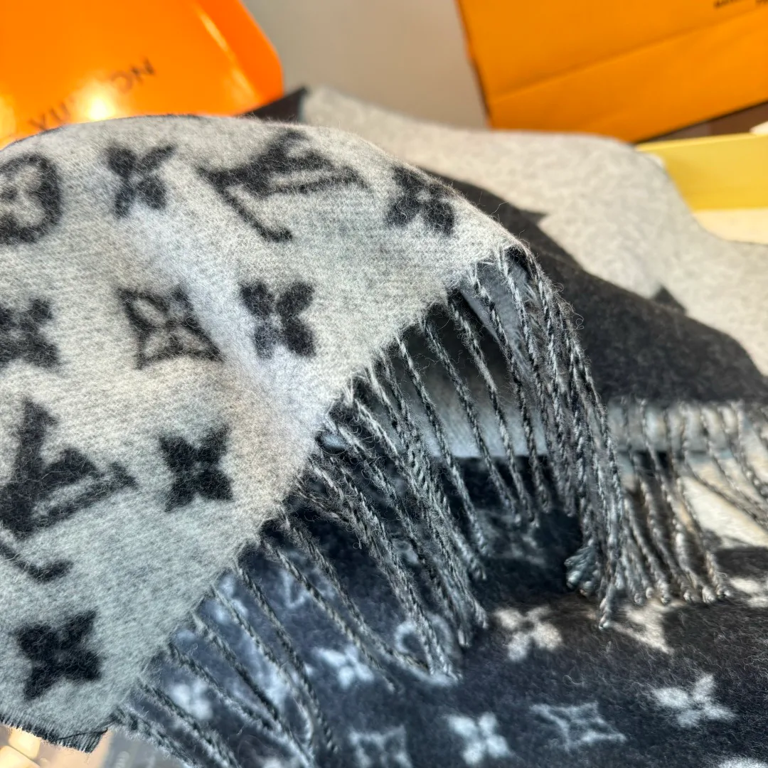 Шарфы Louis Vuitton 18627237