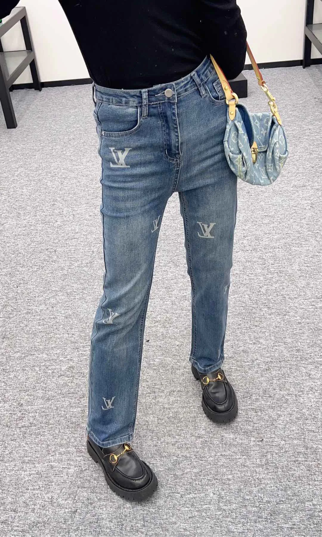 Джинсы Женские Louis Vuitton 6627