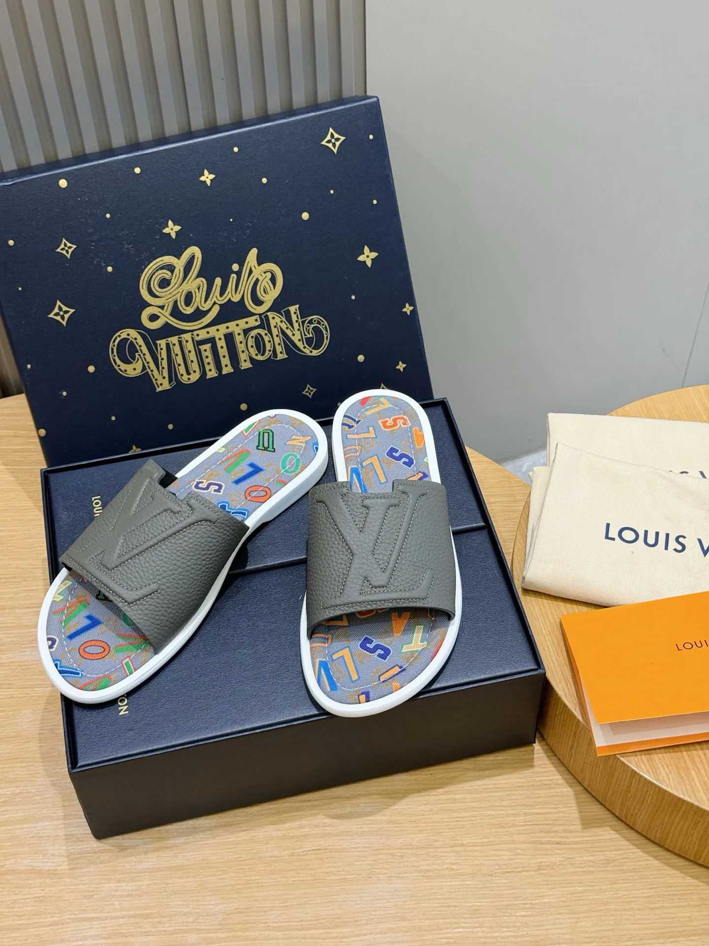 Шлепанцы Мужские Louis Vuitton 14371734