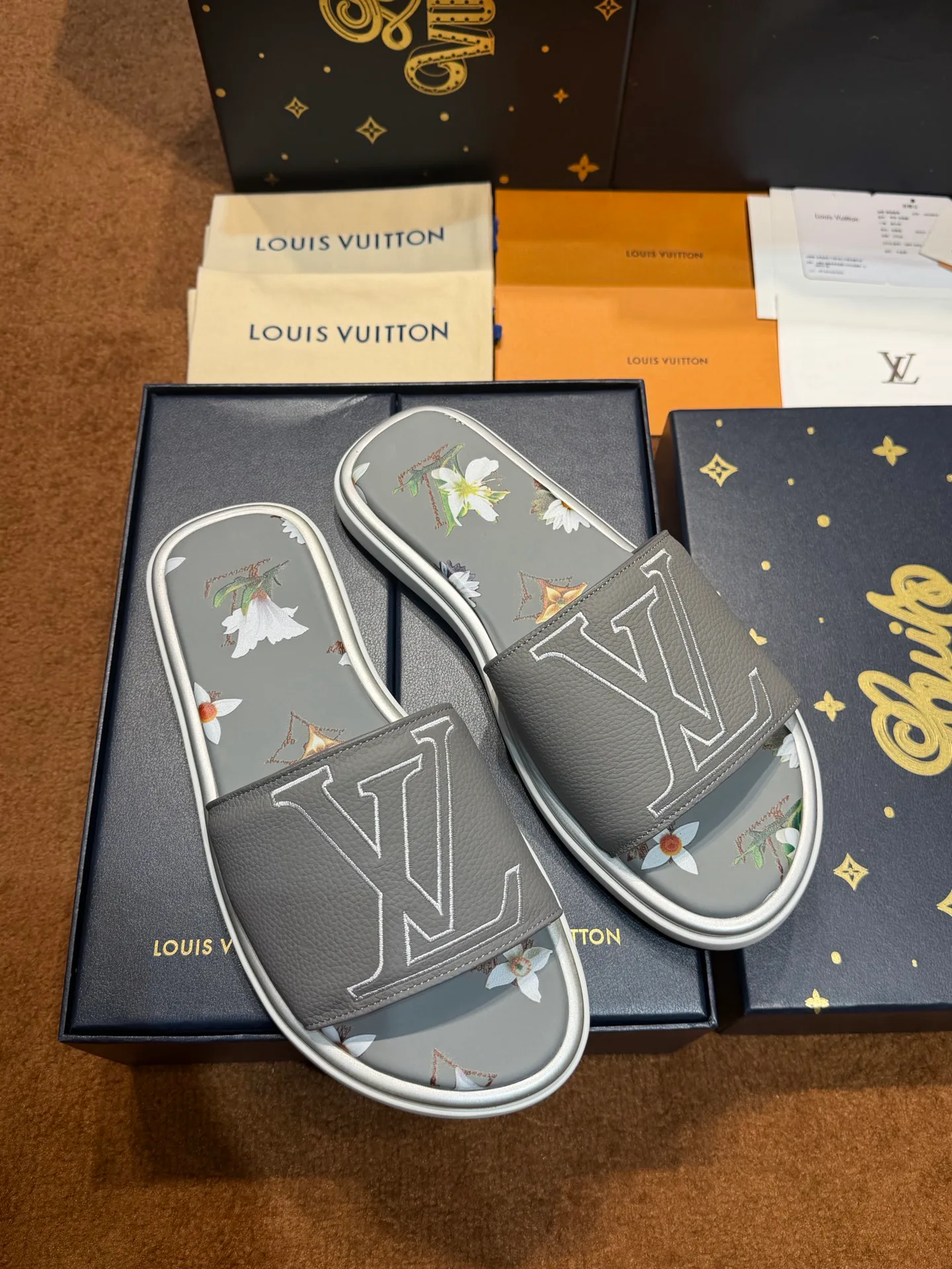 Шлепанцы Женские Louis Vuitton 17059505