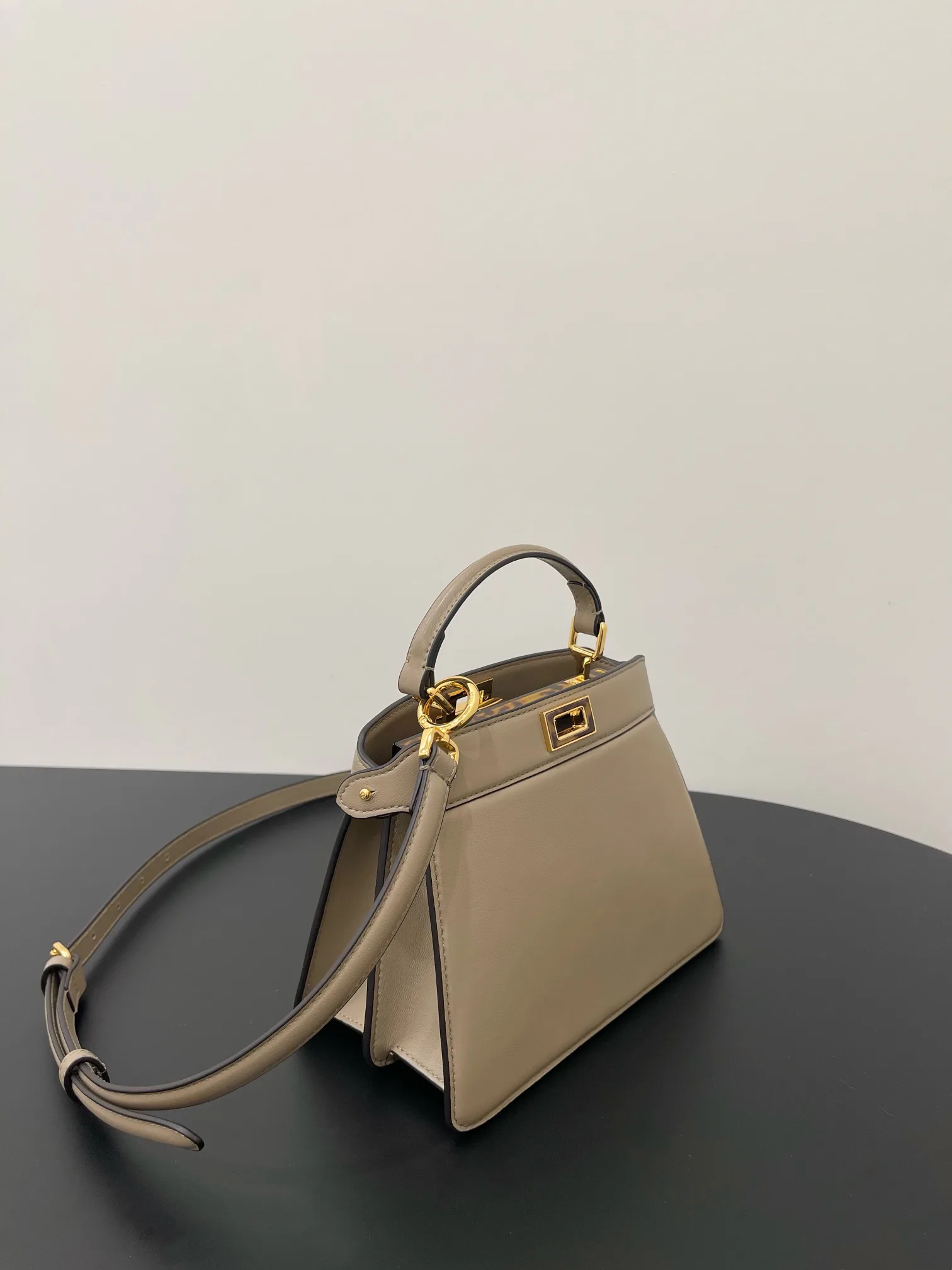 Классические Сумки Женские Fendi 13234491