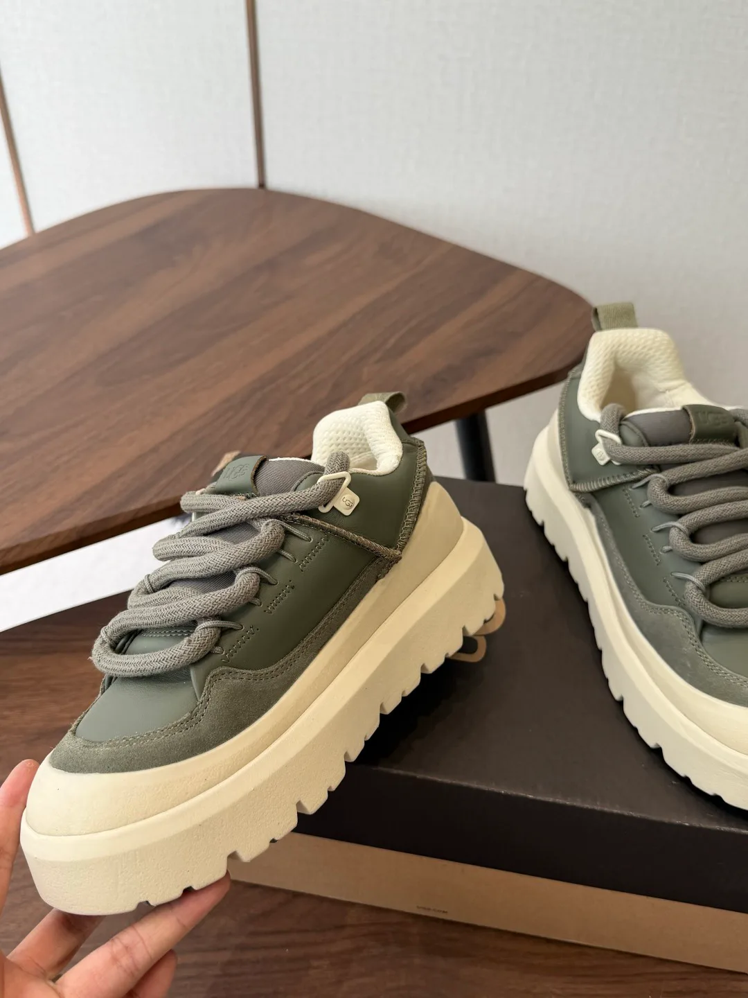 Кроссовки Женские Ugg 18796507