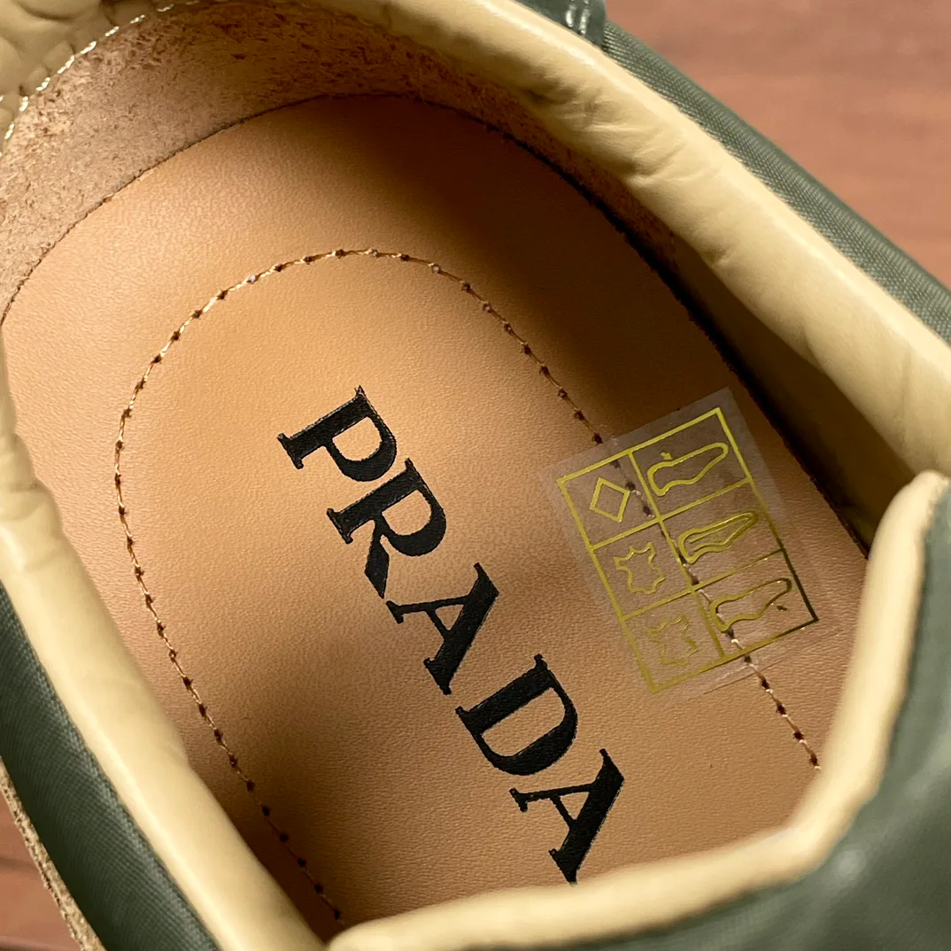 Кроссовки Мужские Prada 18197803