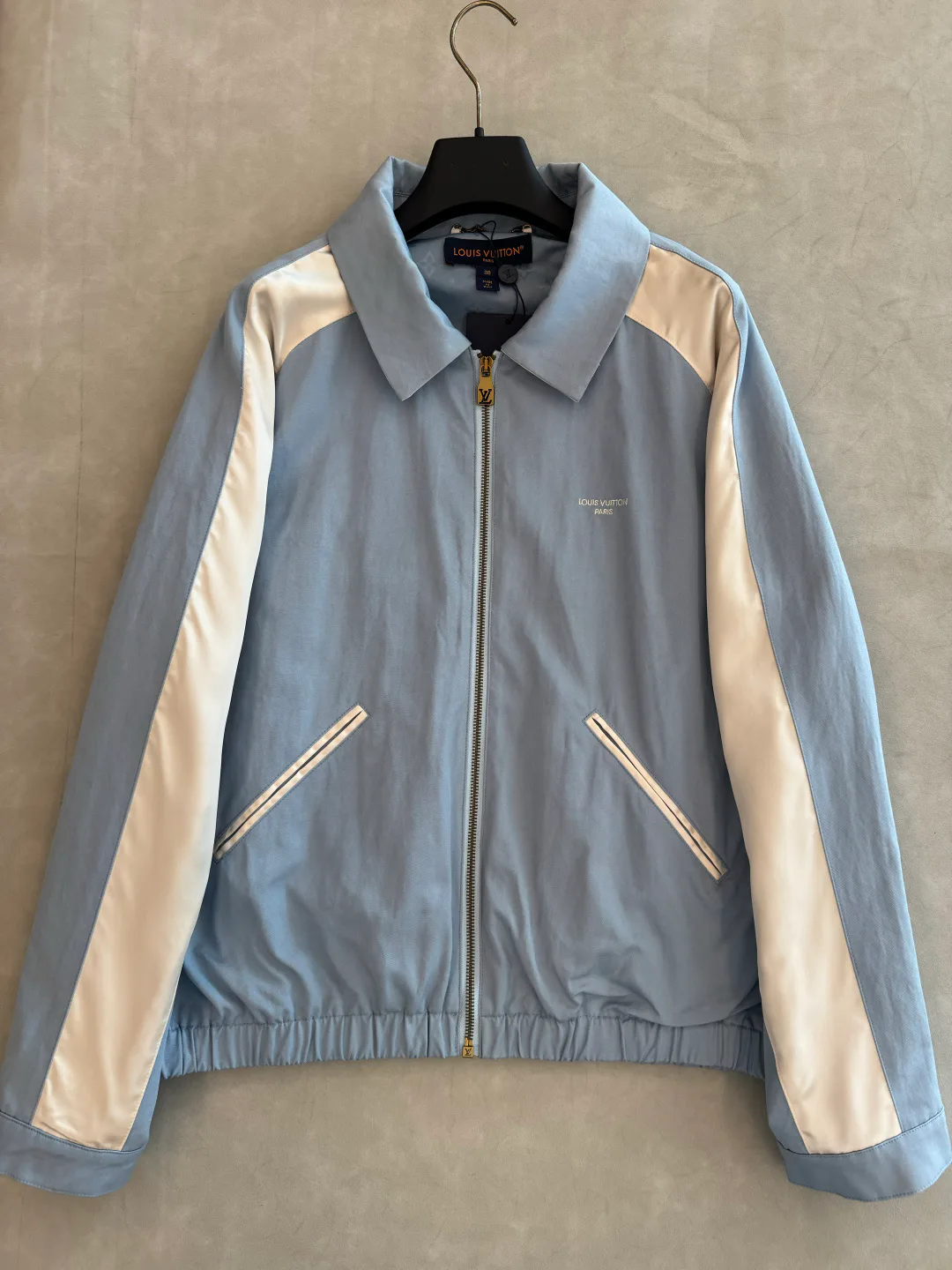 Куртки И Пуховики Женские Louis Vuitton 17463248