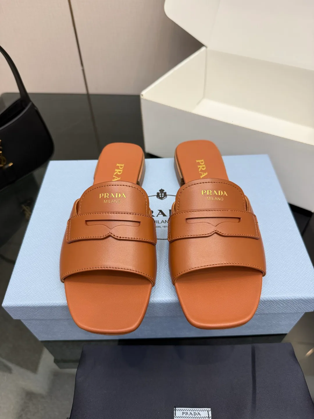 Шлепанцы Женские Prada 11837242