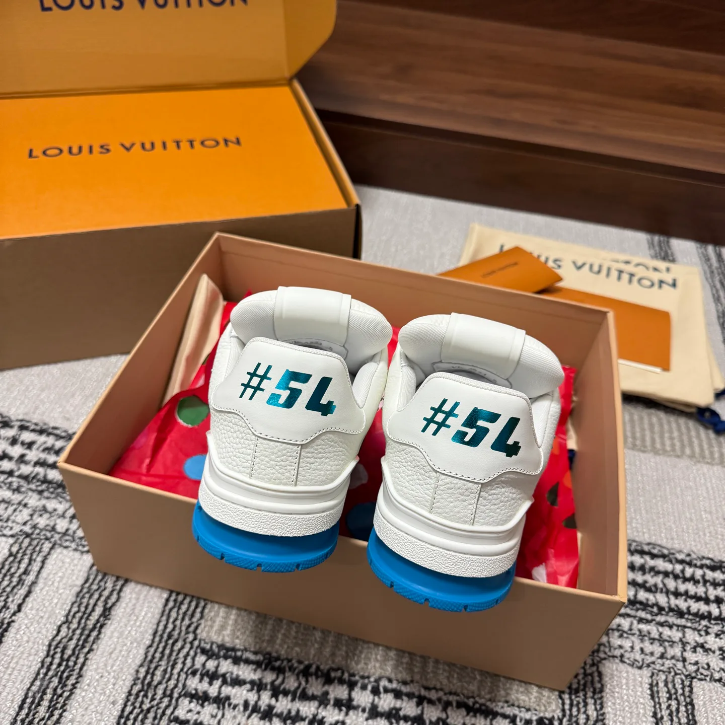 Кроссовки Женские Louis Vuitton 1546815