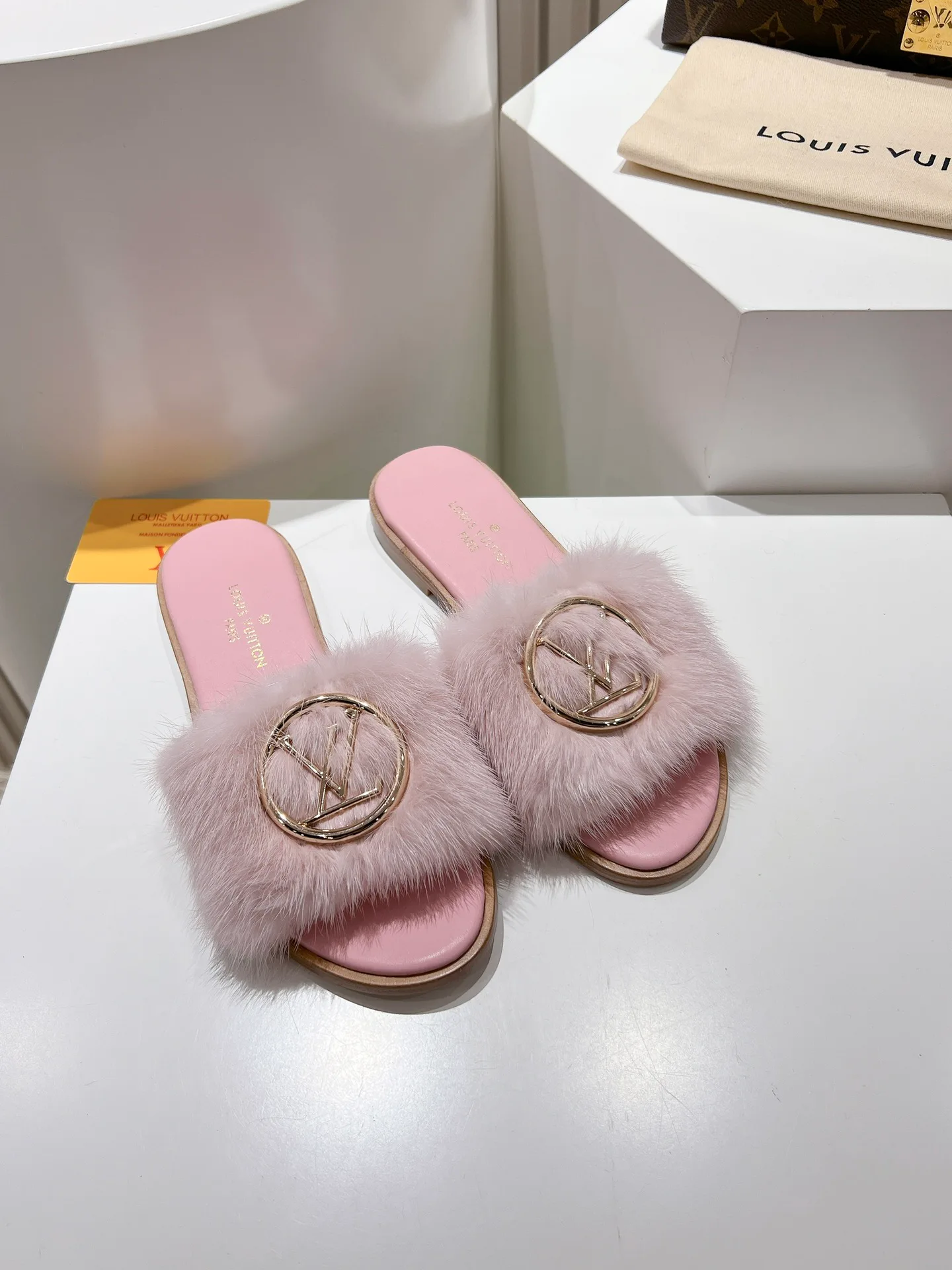 Шлепанцы Женские Louis Vuitton 11190741