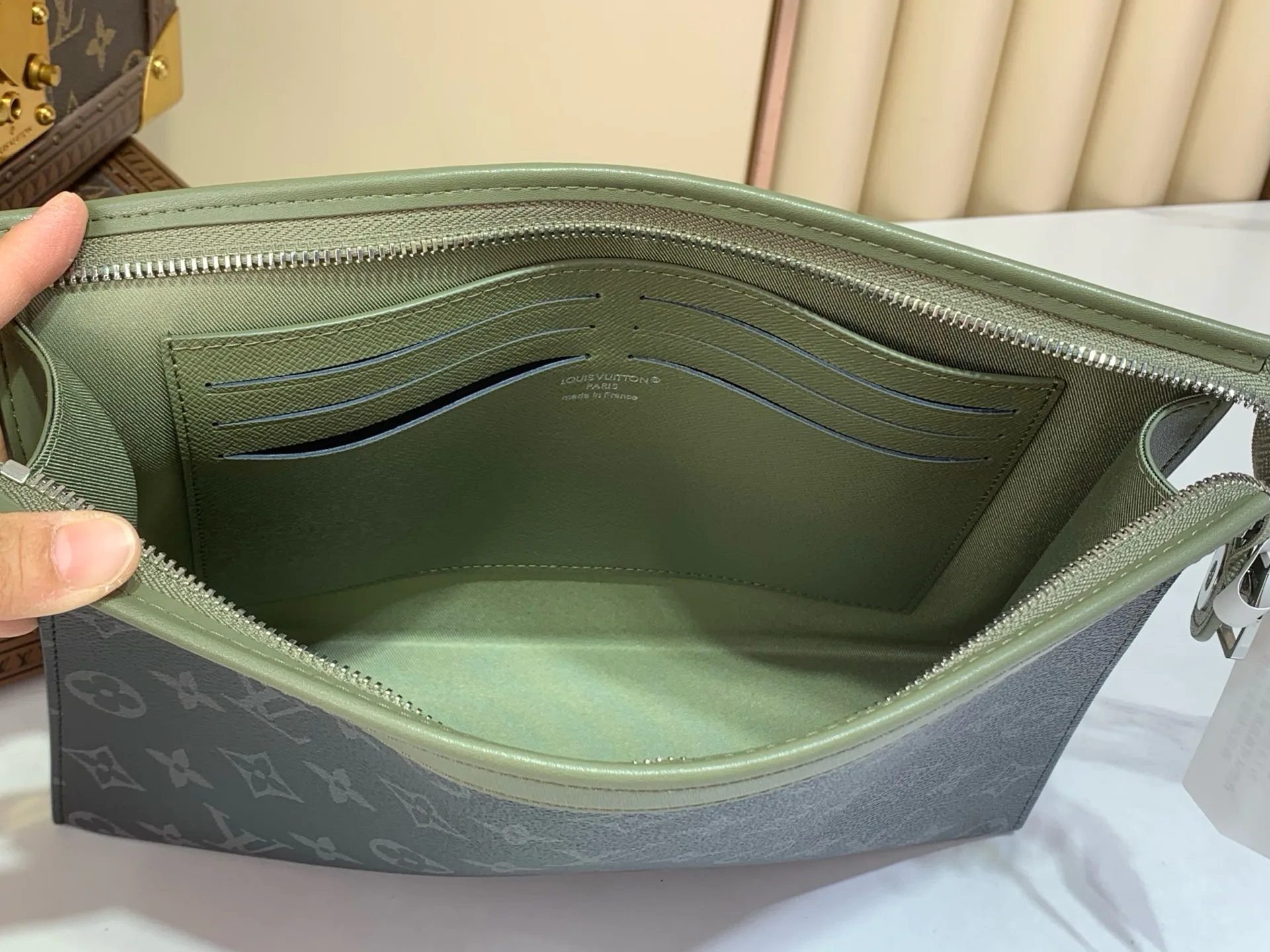 Клатчи Женские Louis Vuitton 17499385
