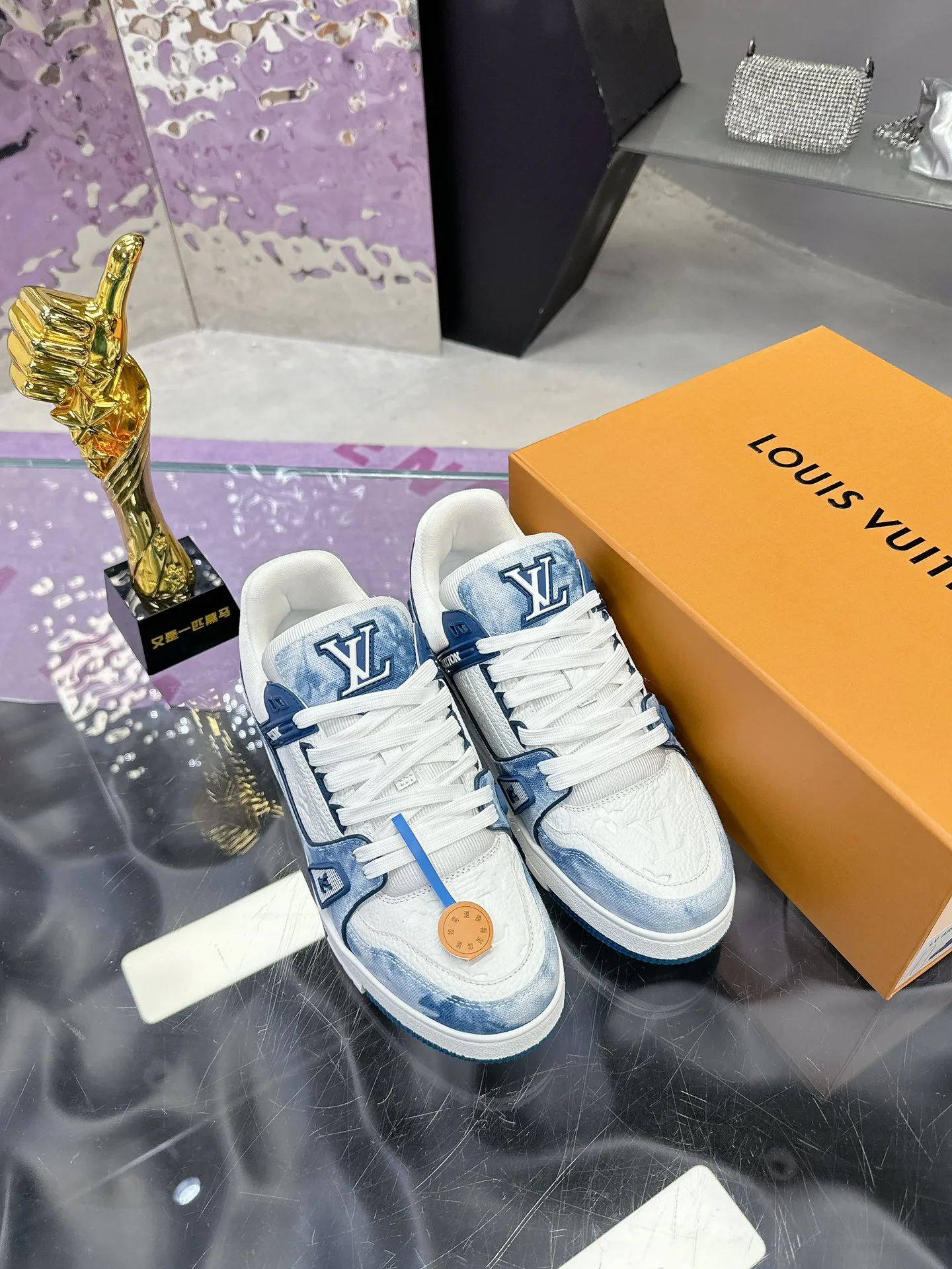 Кроссовки Женские Louis Vuitton 17530409