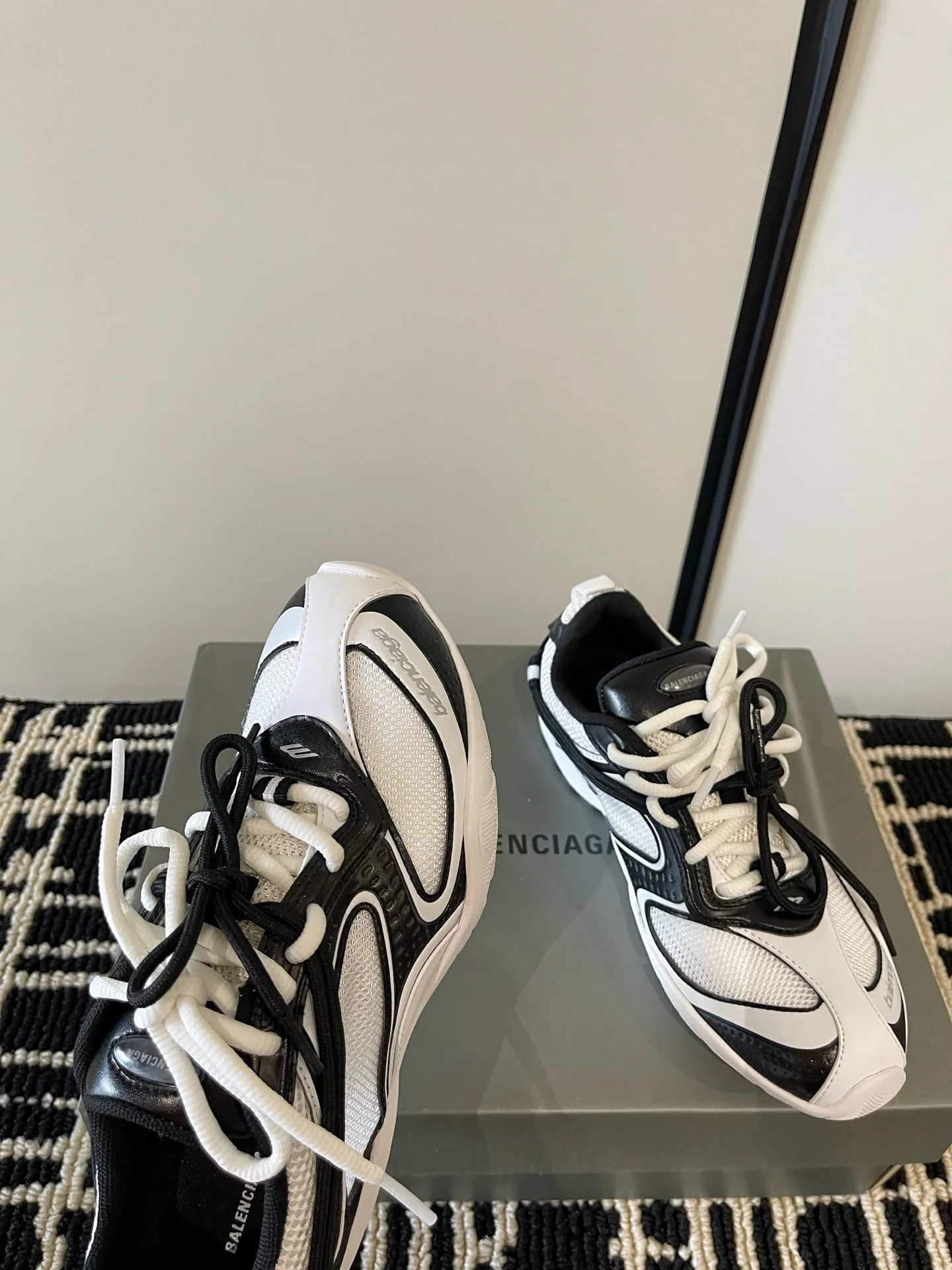 Кроссовки Женские Balenciaga 18386309