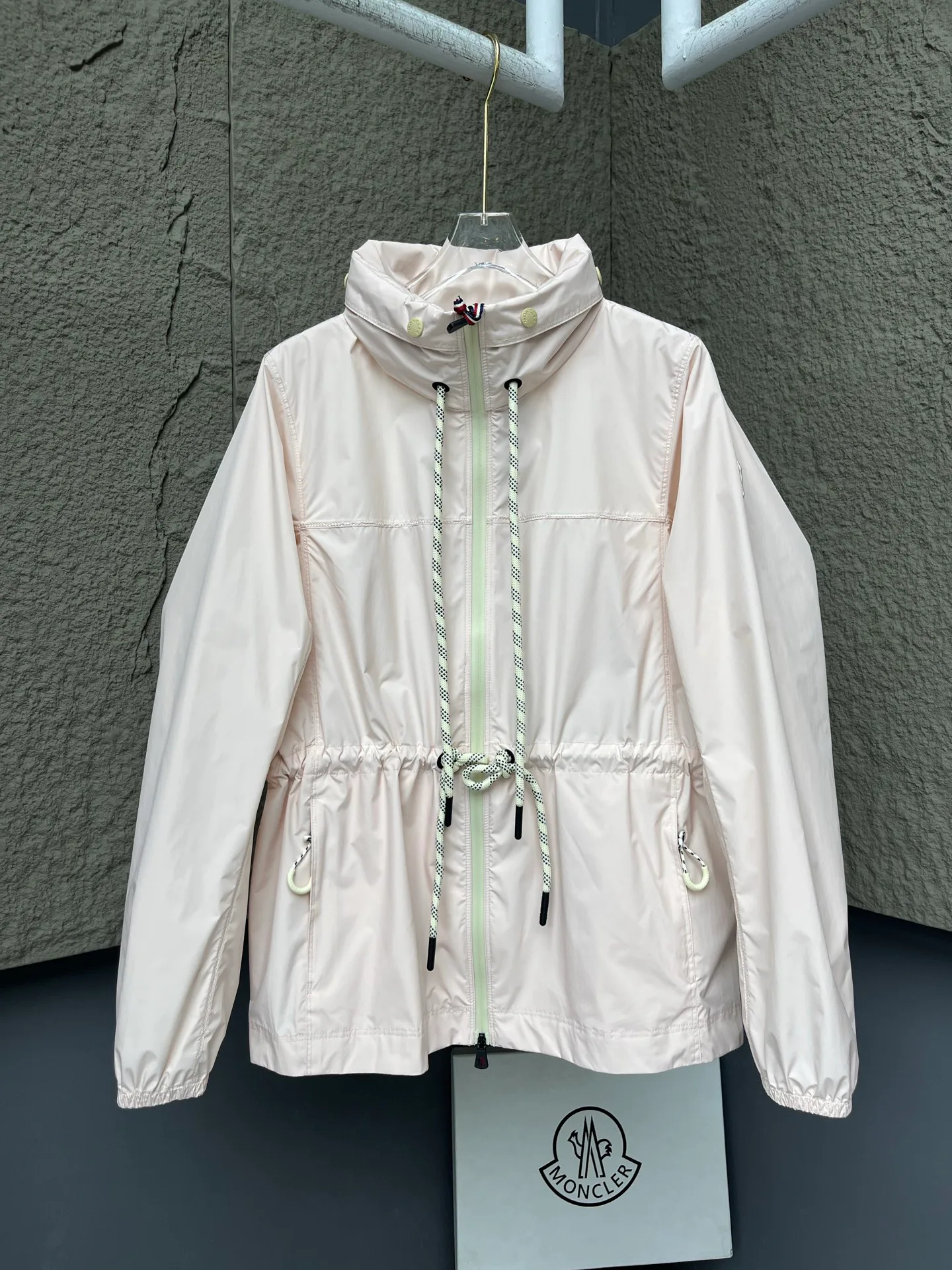 Куртки И Пуховики Женские Moncler 14179696