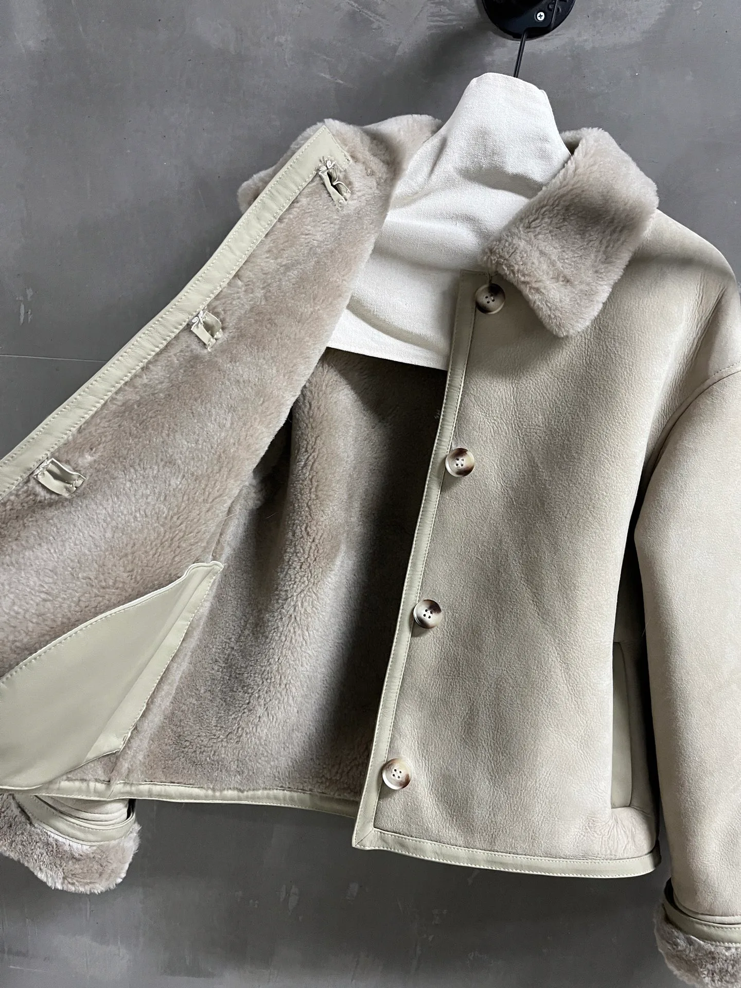 Кожаные Куртки И Дублёнки Женские Loewe 531235