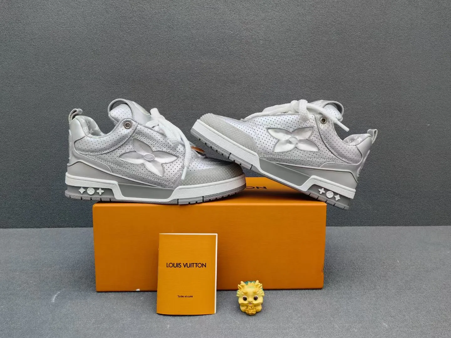 Кроссовки Женские Louis Vuitton 13130440