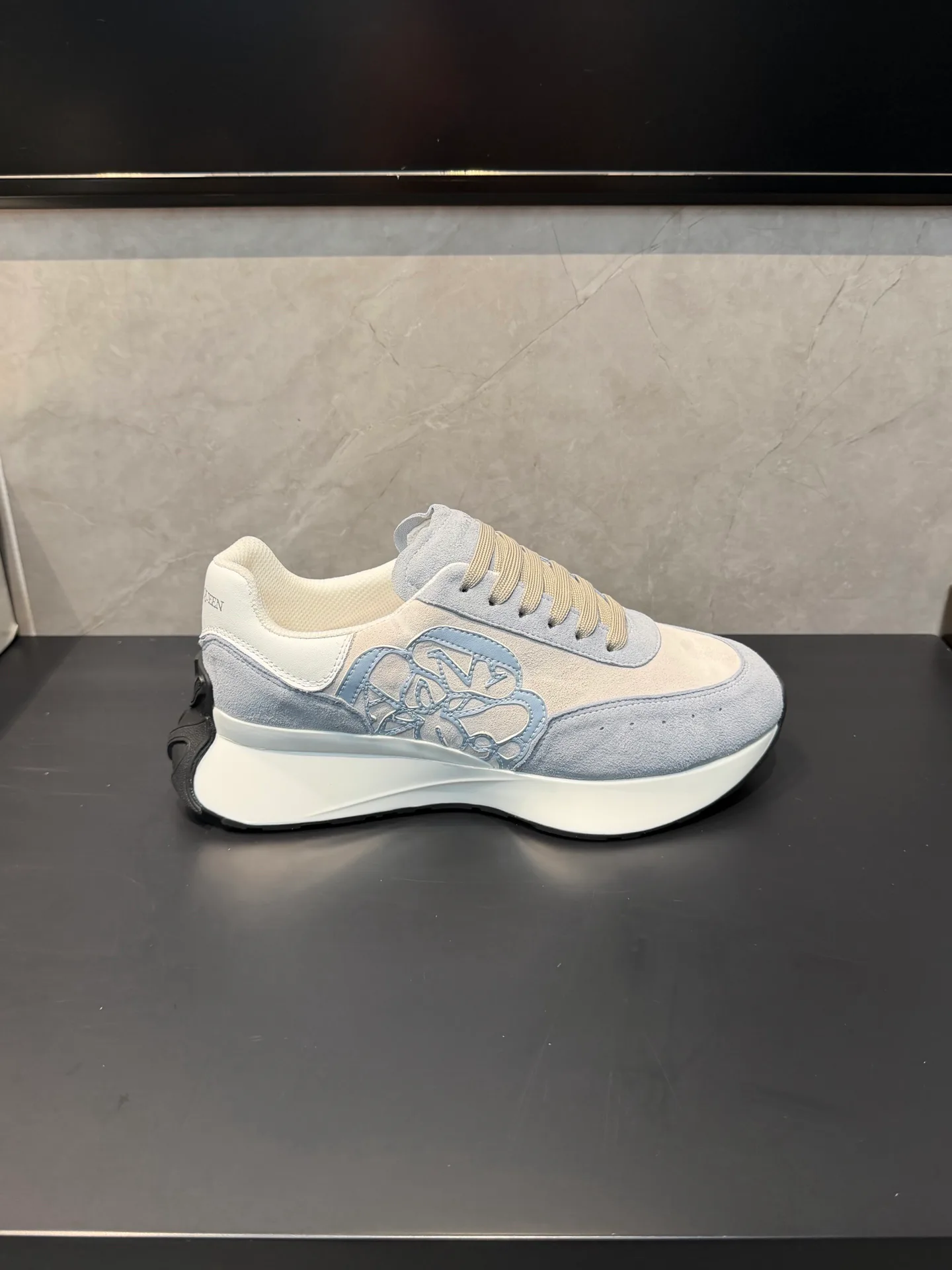Кроссовки Женские Alexander Mcqueen 18363892