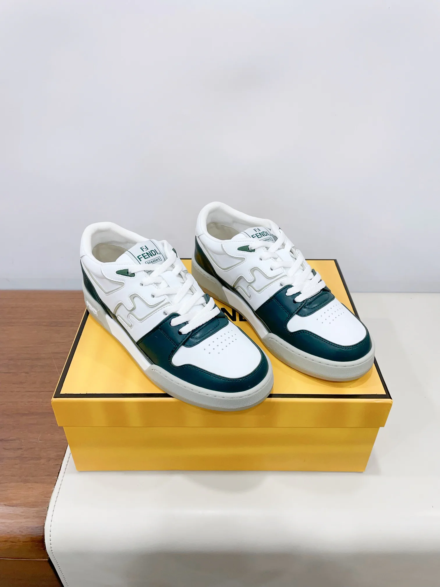 Кроссовки Женские Fendi 2968