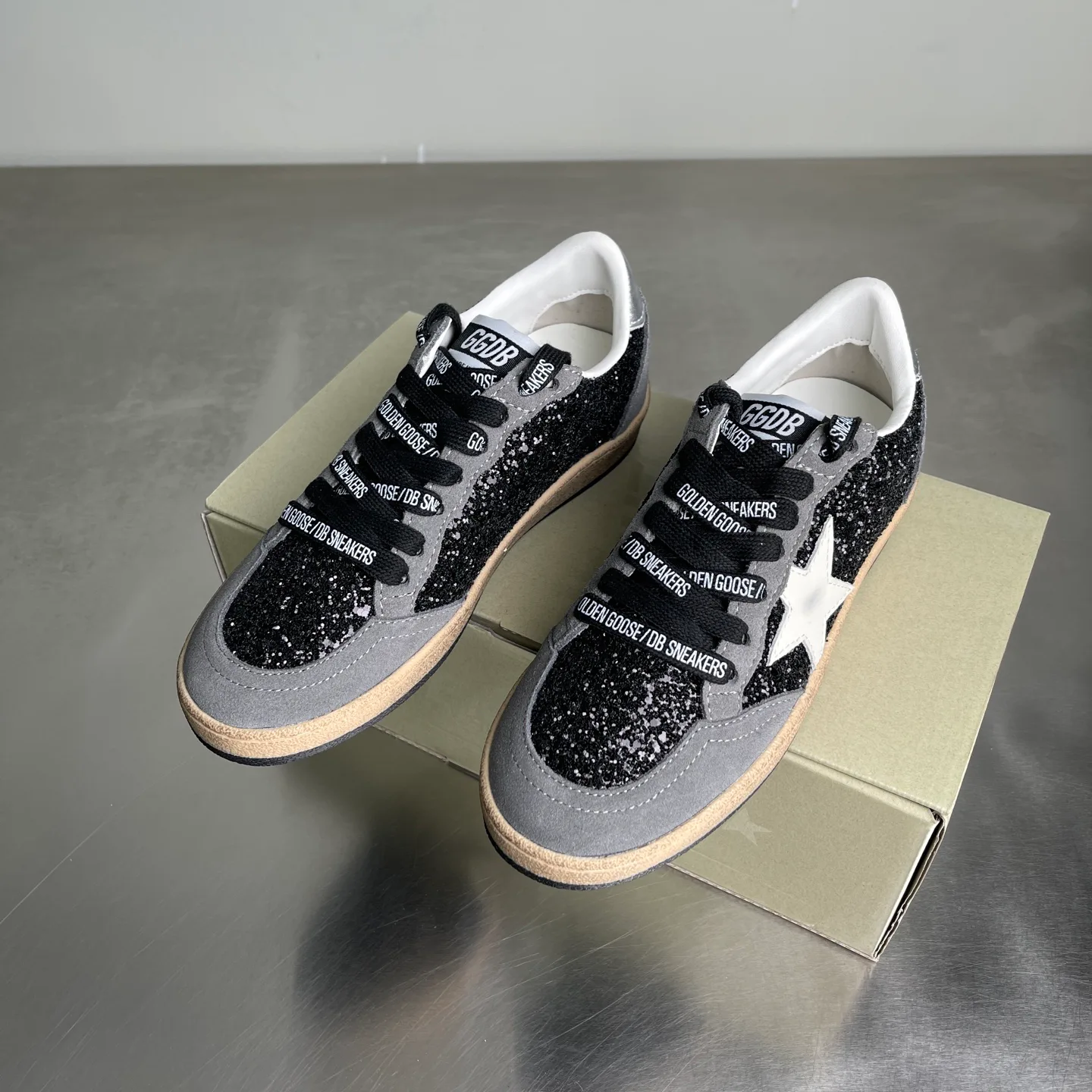 Кроссовки Женские Golden Goose 18039608