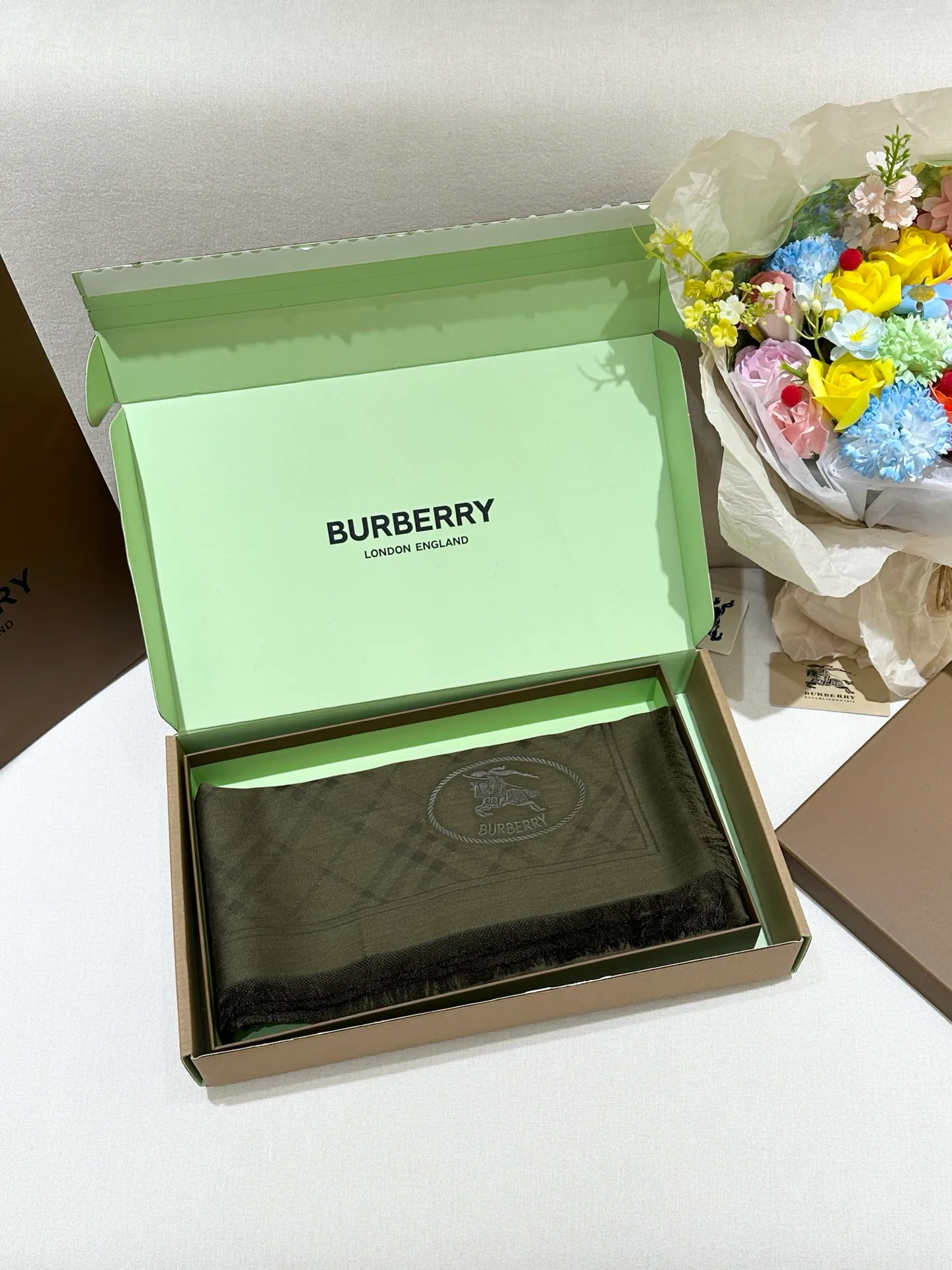 Шарфы Burberry 17916826