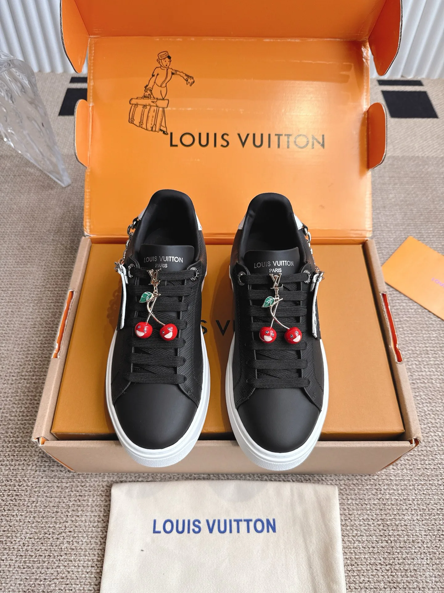 Кроссовки Женские Louis Vuitton 18702933