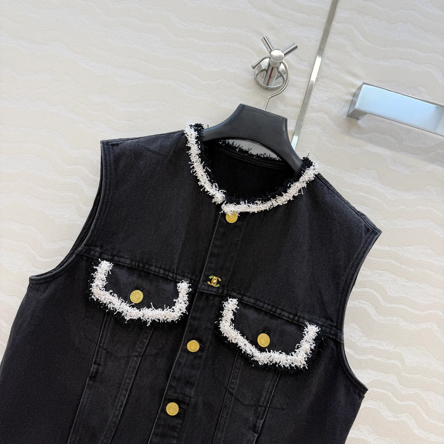 Жилеты Женские Chanel 18598837
