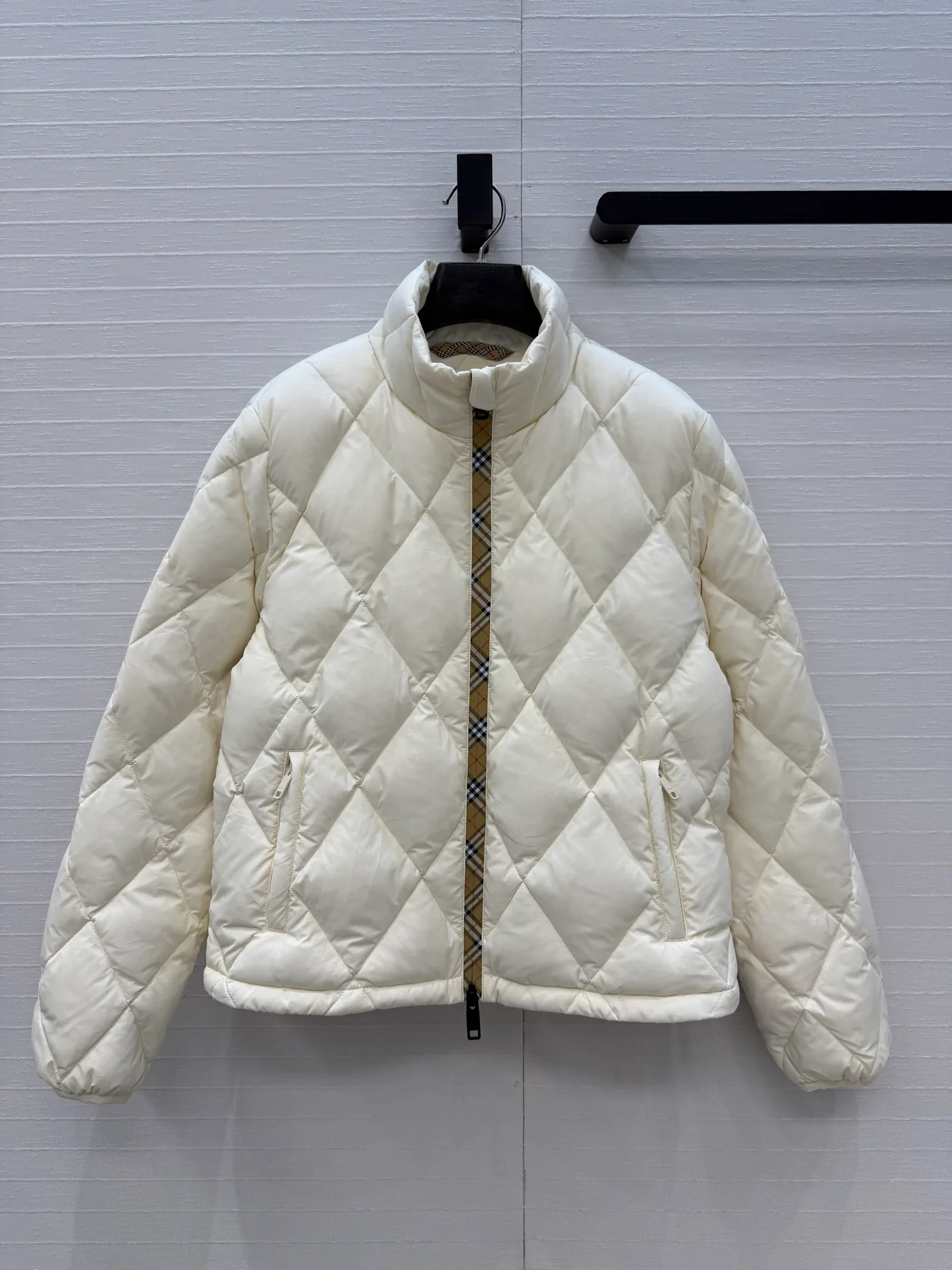 Куртки И Пуховики Женские Burberry 18325223