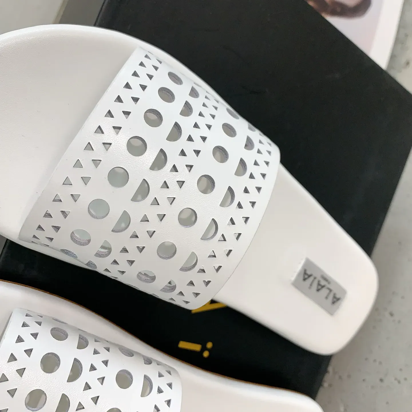 Шлепанцы Женские Alaia 24348