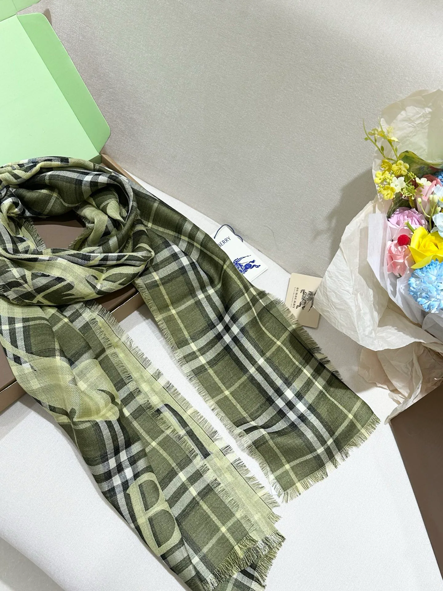 Шарфы Burberry 17991551
