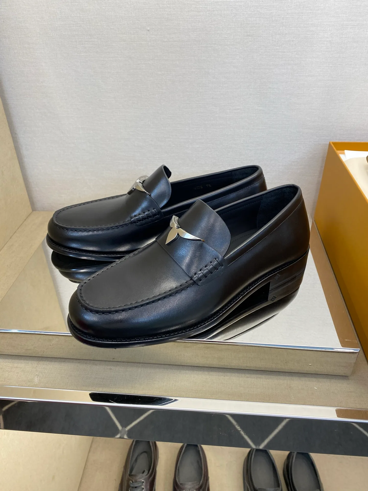 Лоферы И Туфли Мужские Louis Vuitton 18079149