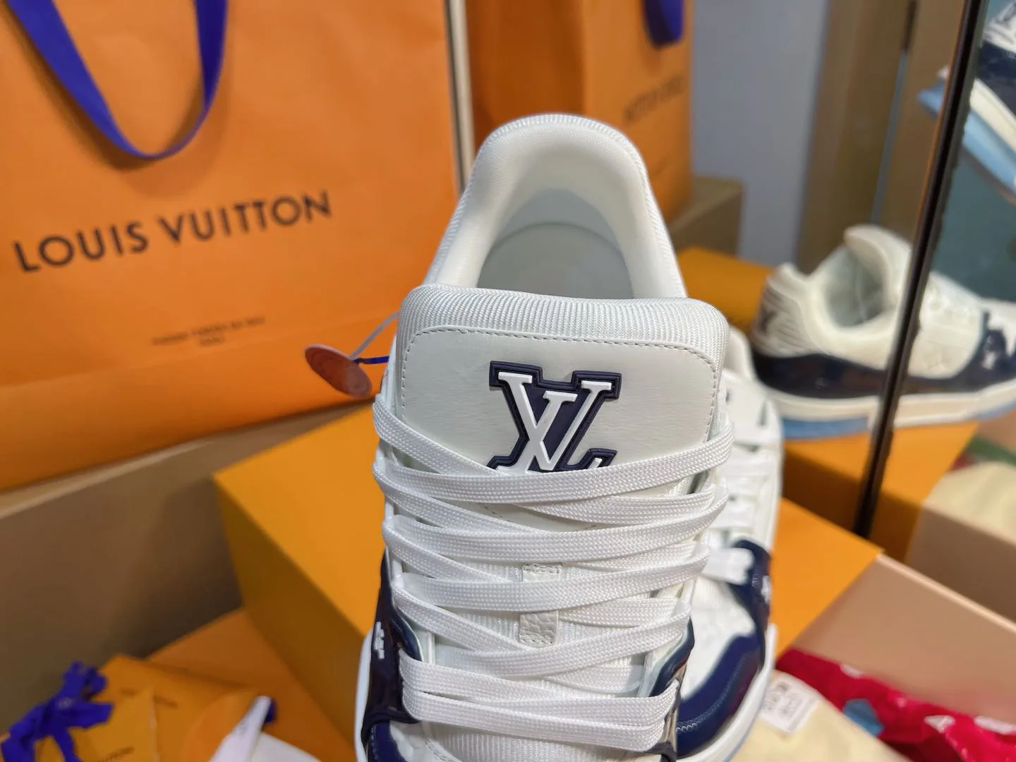 Кроссовки Женские Louis Vuitton 1880921