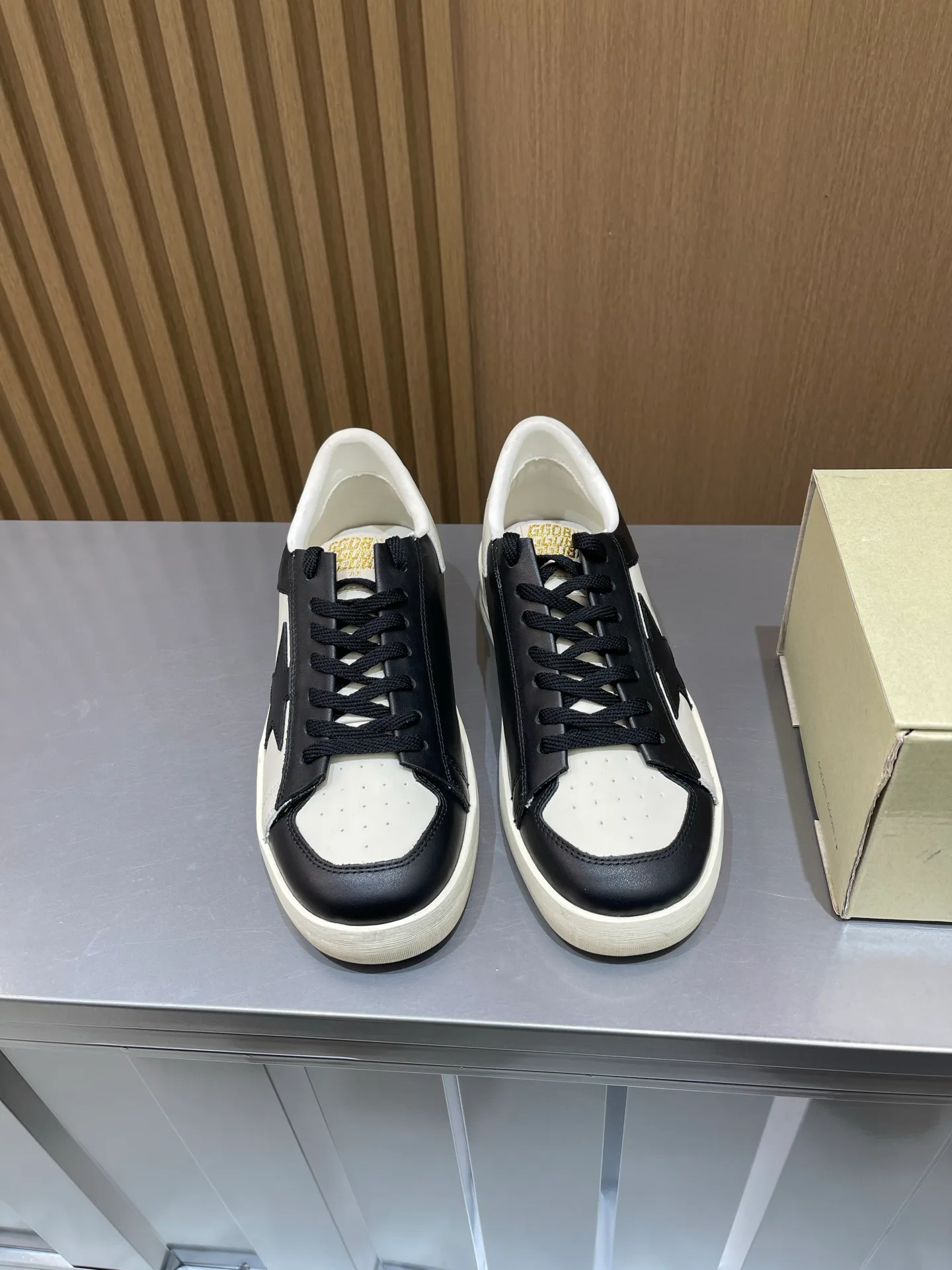Кроссовки Женские Golden Goose 19466426