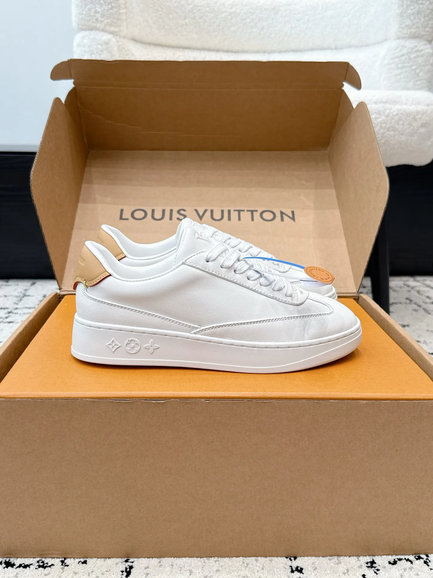 Кроссовки Женские Louis Vuitton 17615665