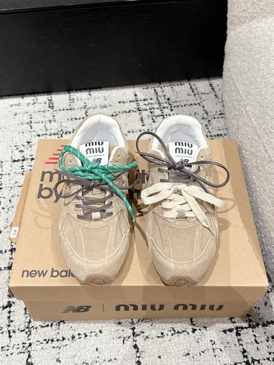 Кроссовки Женские Miu Miu 18409624