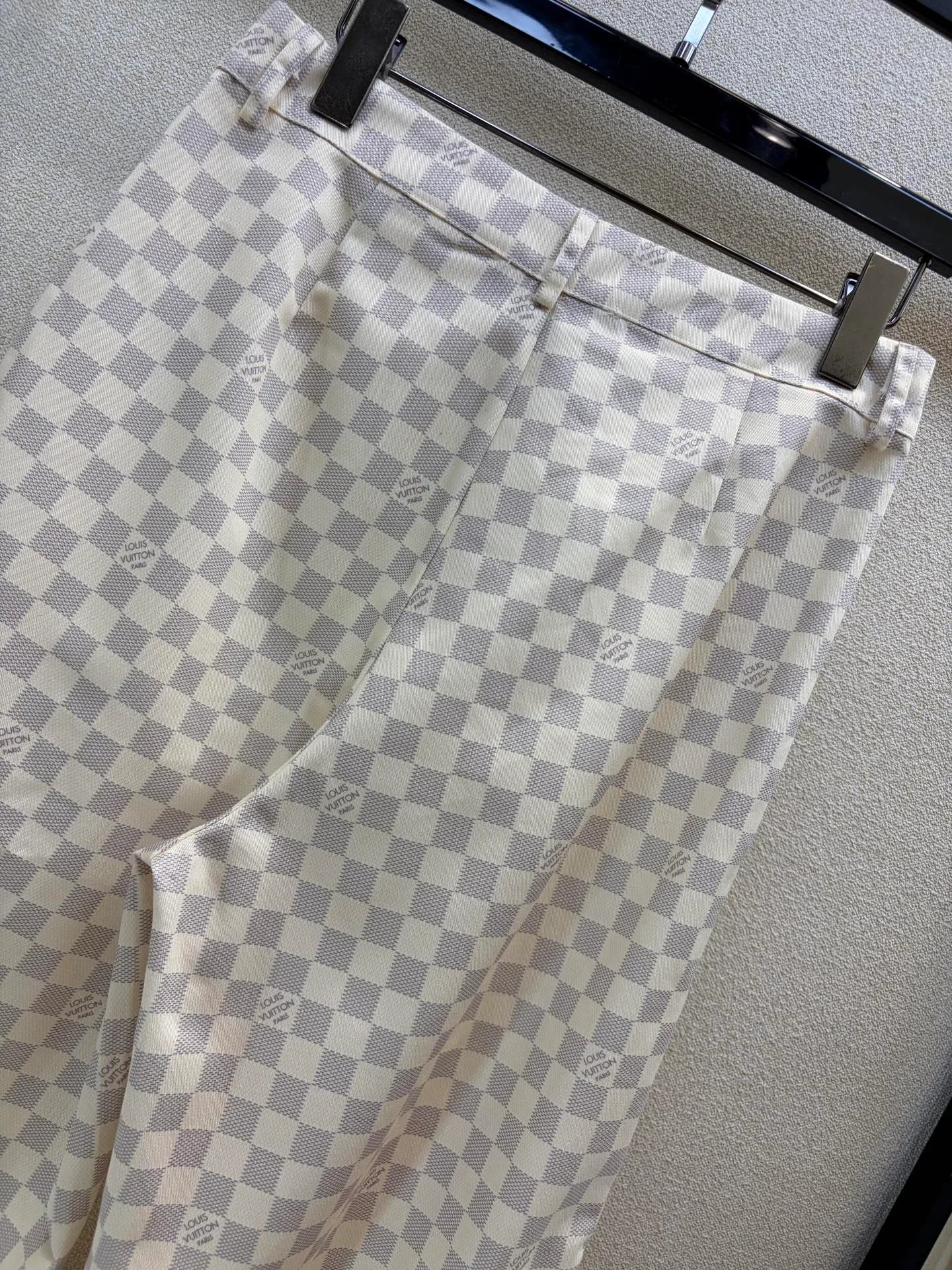 Брюки Женские Louis Vuitton 18203404