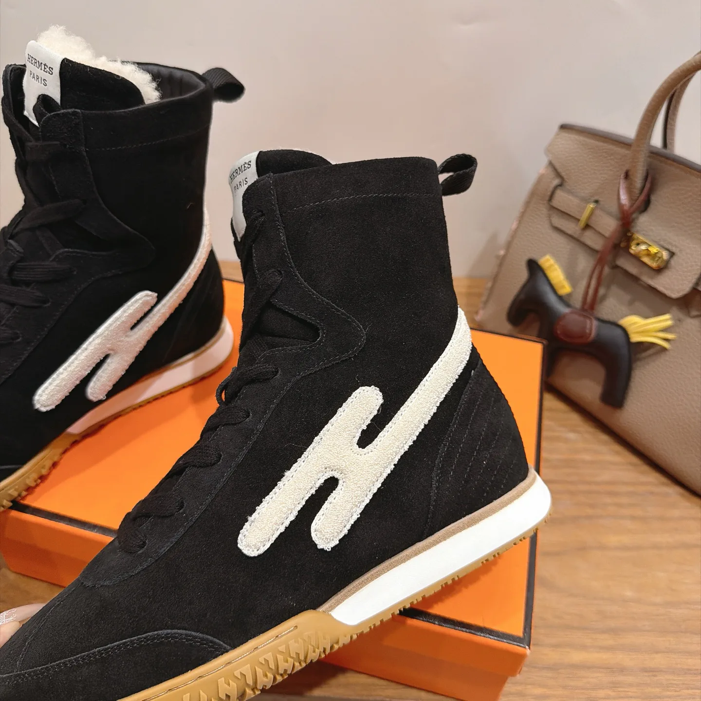 Кроссовки Женские Hermes 17935237
