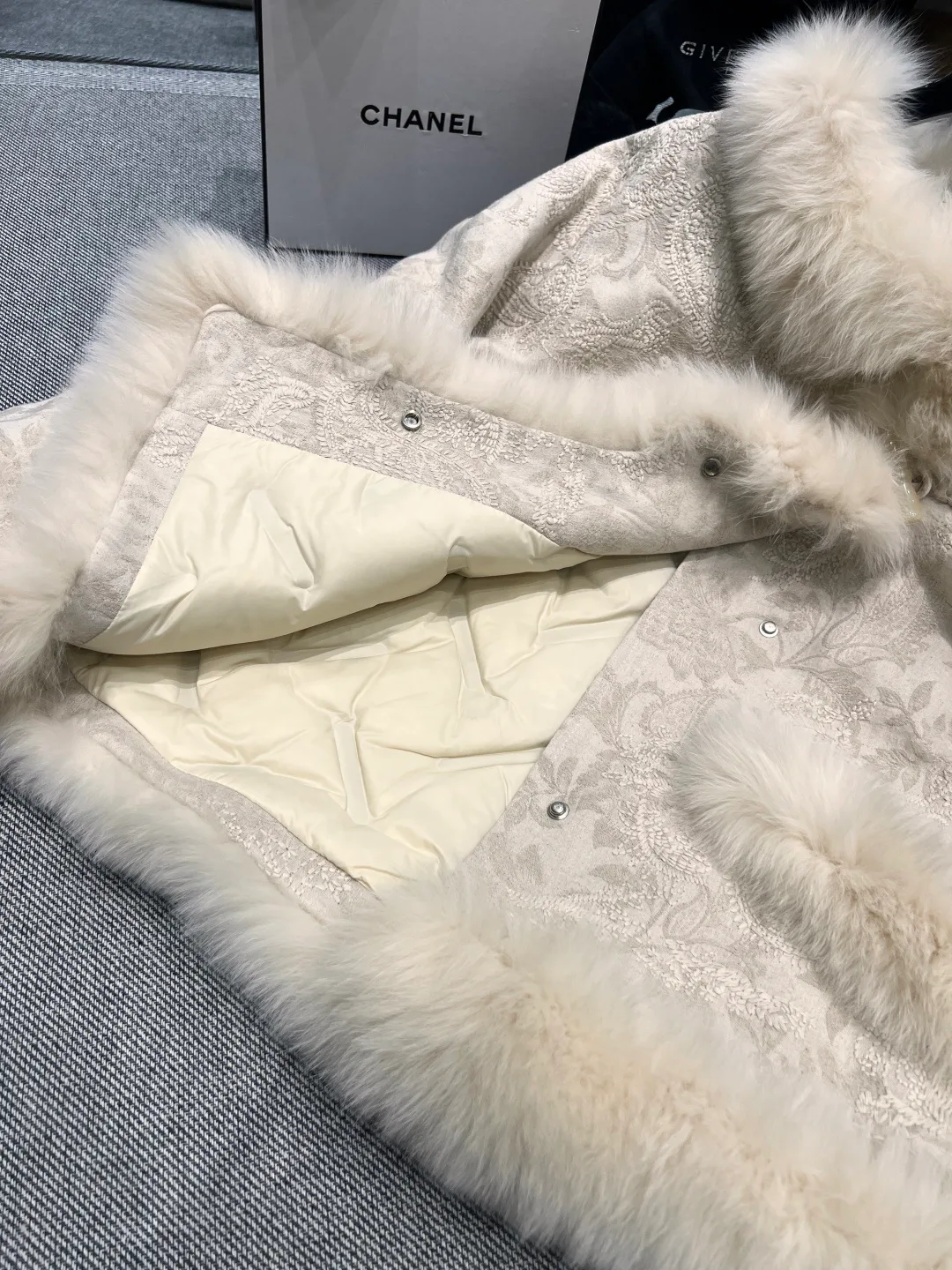 Куртки И Пуховики Женские Chanel 225016