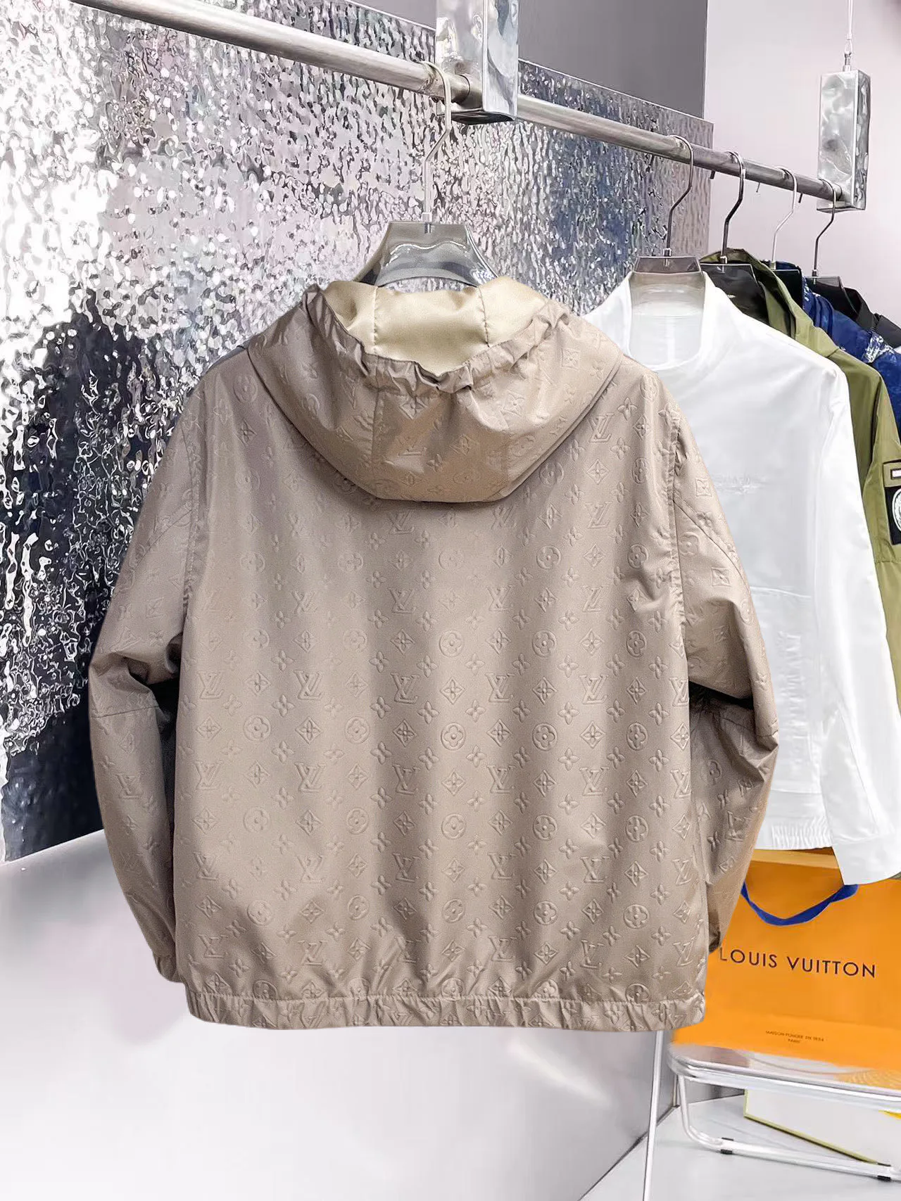 Куртки И Пуховики Мужские Louis Vuitton 9352283