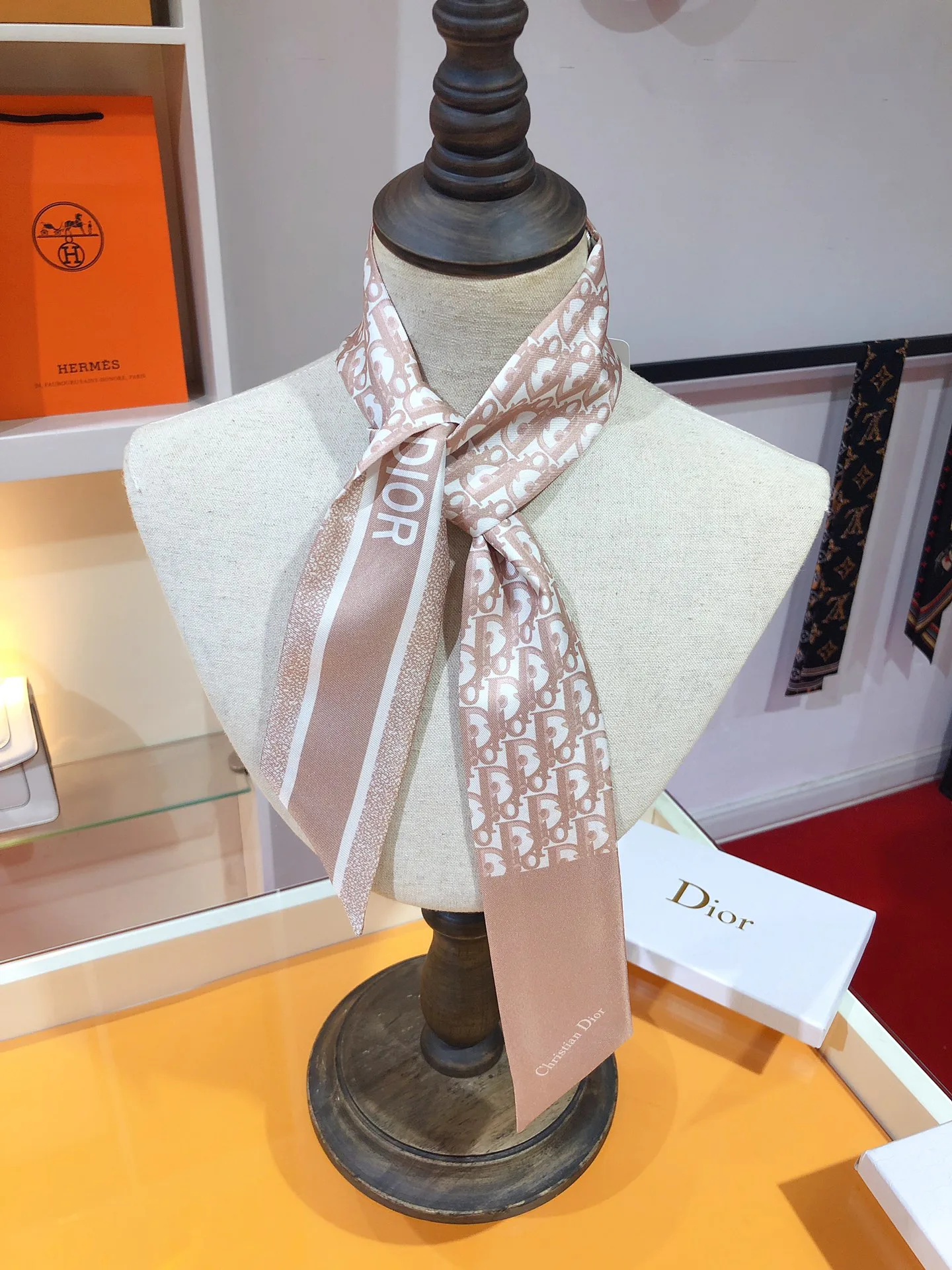 Платки Christian Dior 11882986