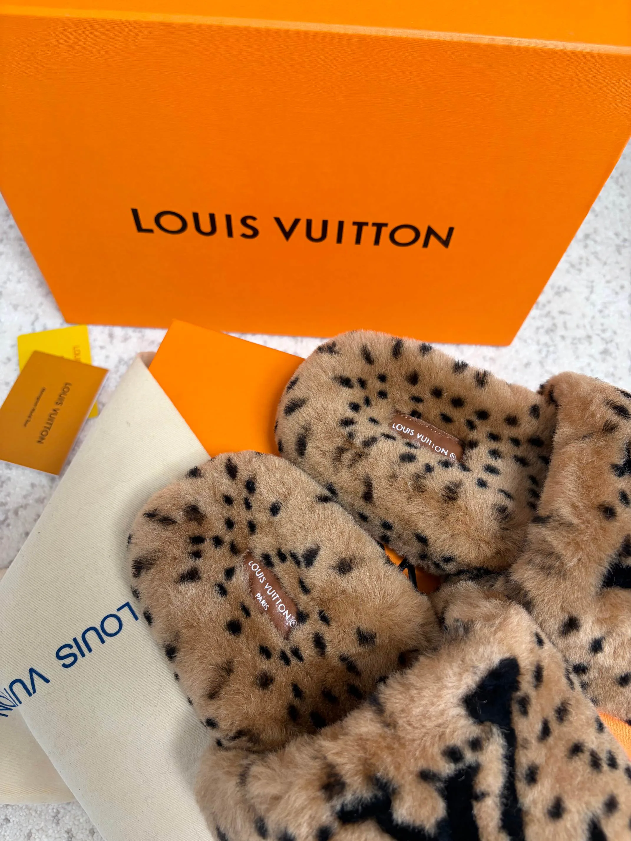 Тапочки Женские Louis Vuitton 18823518