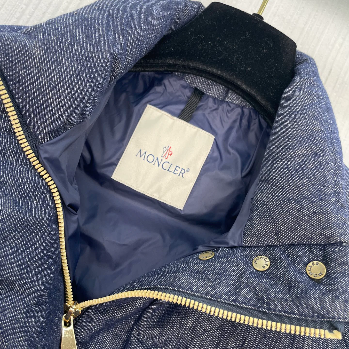 Куртки И Пуховики Женские Moncler 18952149