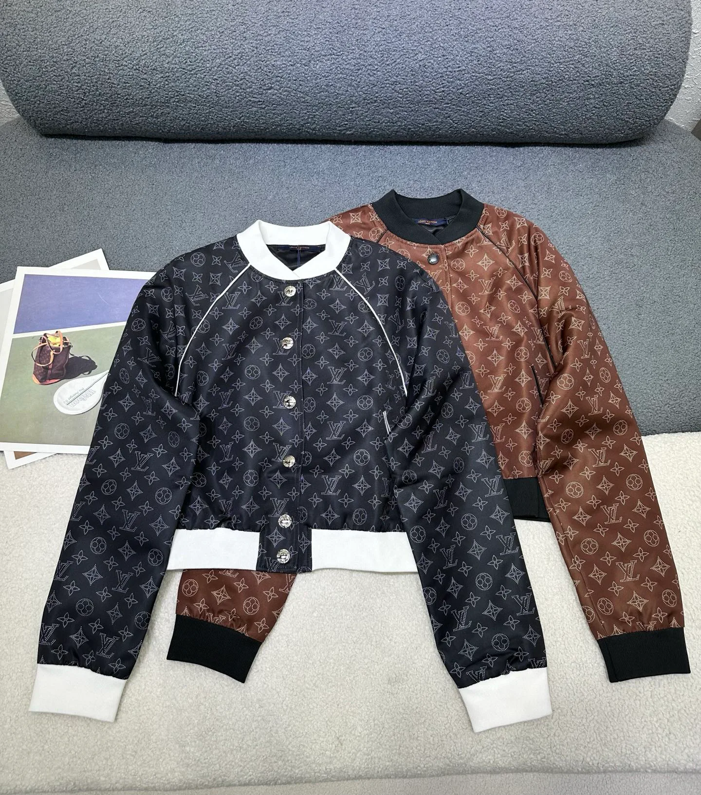 Куртки И Пуховики Женские Louis Vuitton 18396732