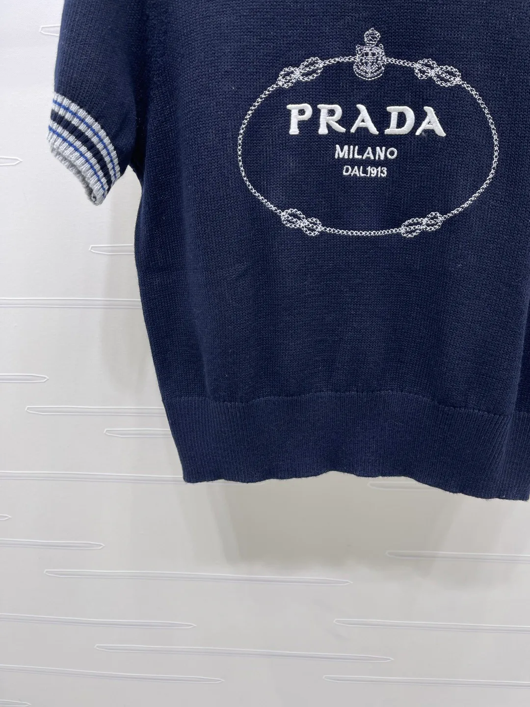 Футболки Женские Prada 17612803